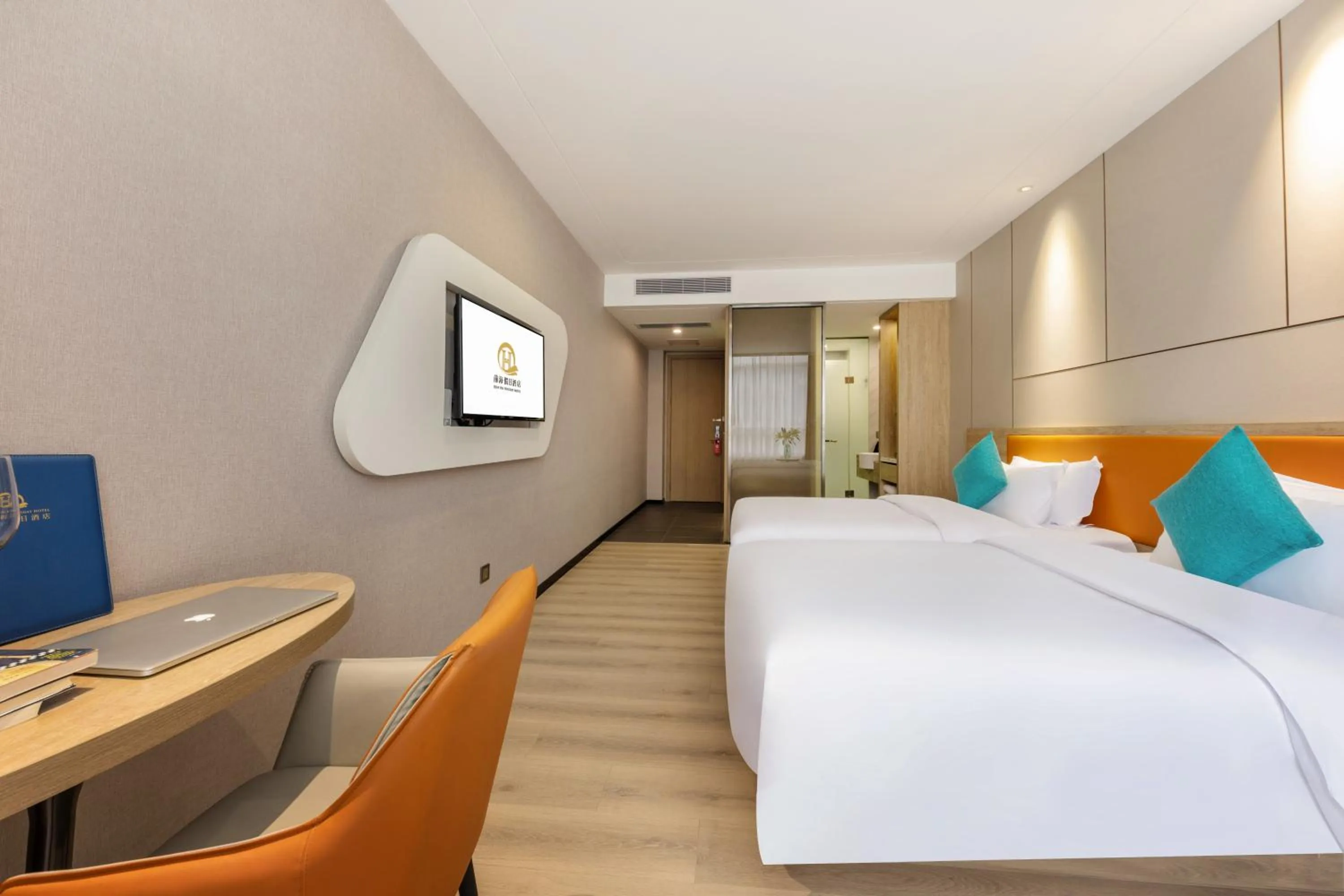 Bedroom, Bed in Qianhai Holiday Hotel