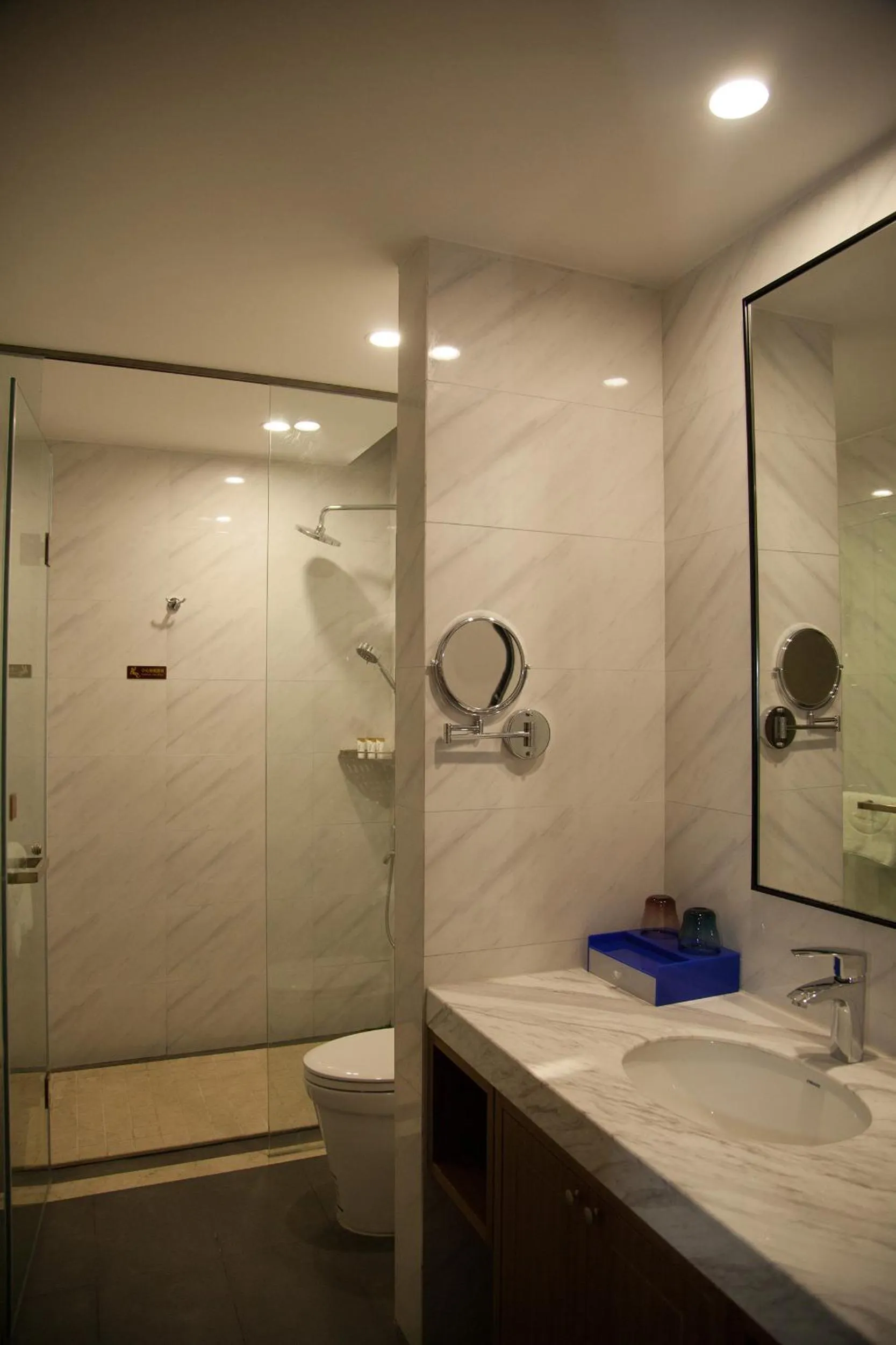 Toilet in Qianhai Holiday Hotel