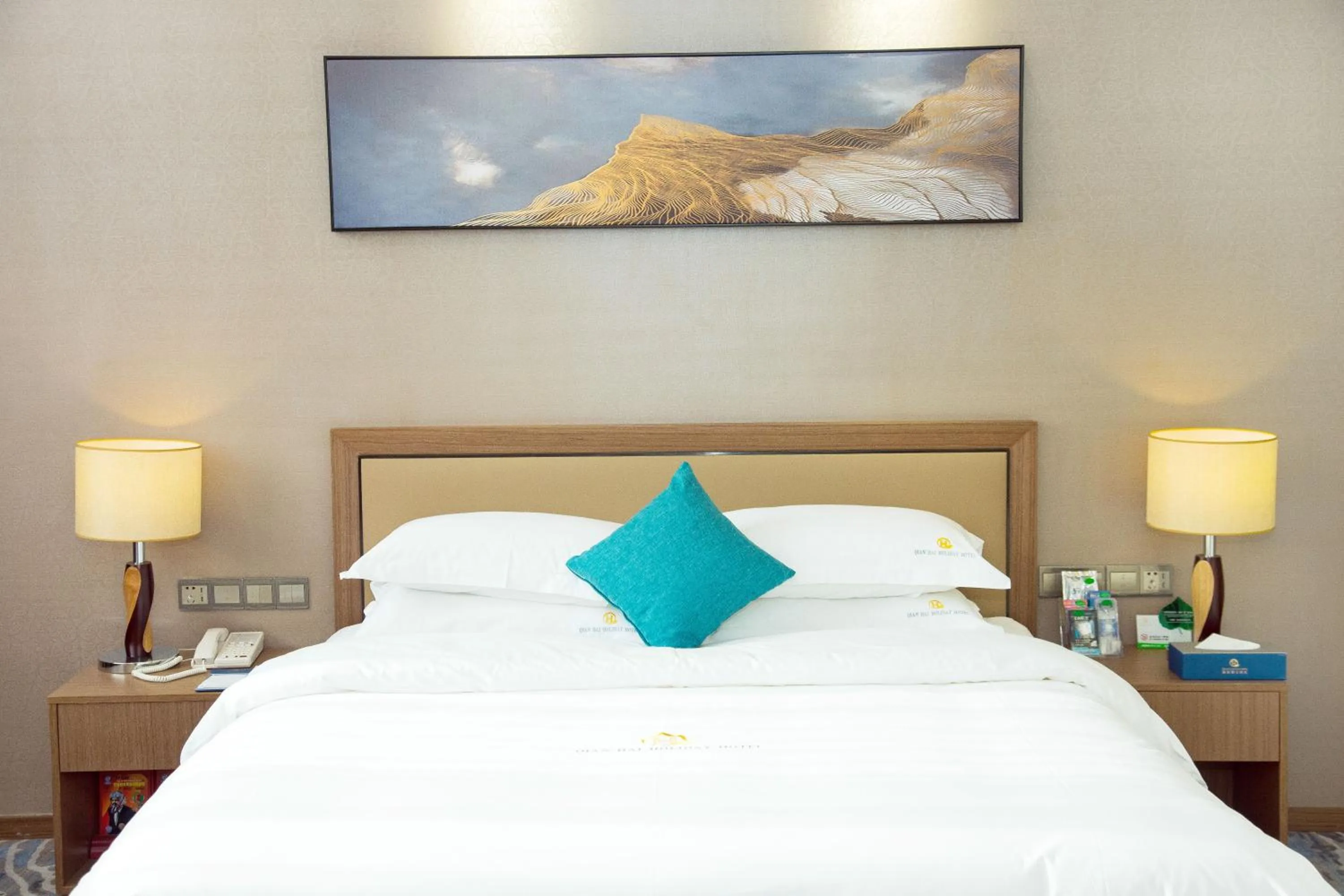 Bed in Qianhai Holiday Hotel