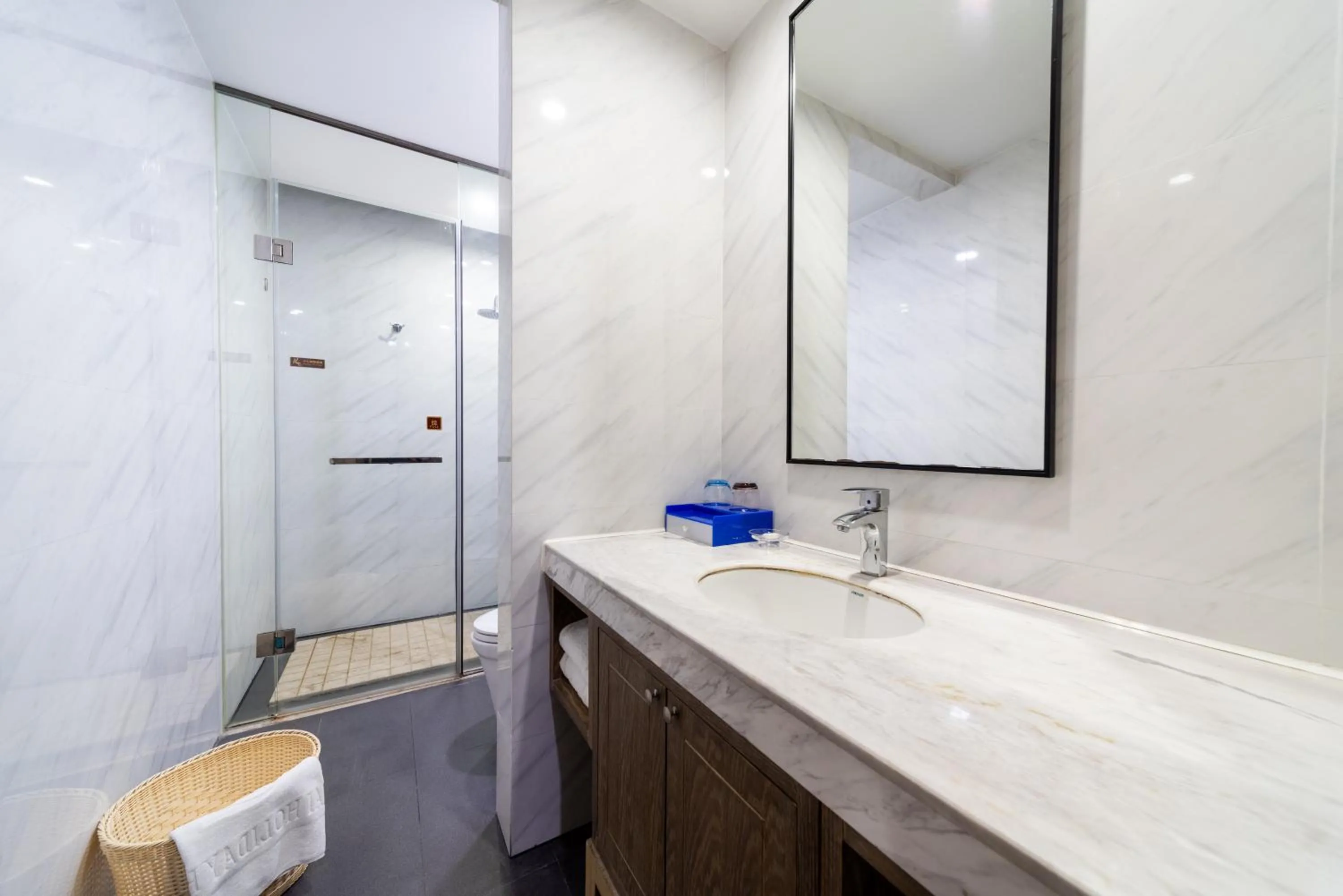 Toilet in Qianhai Holiday Hotel