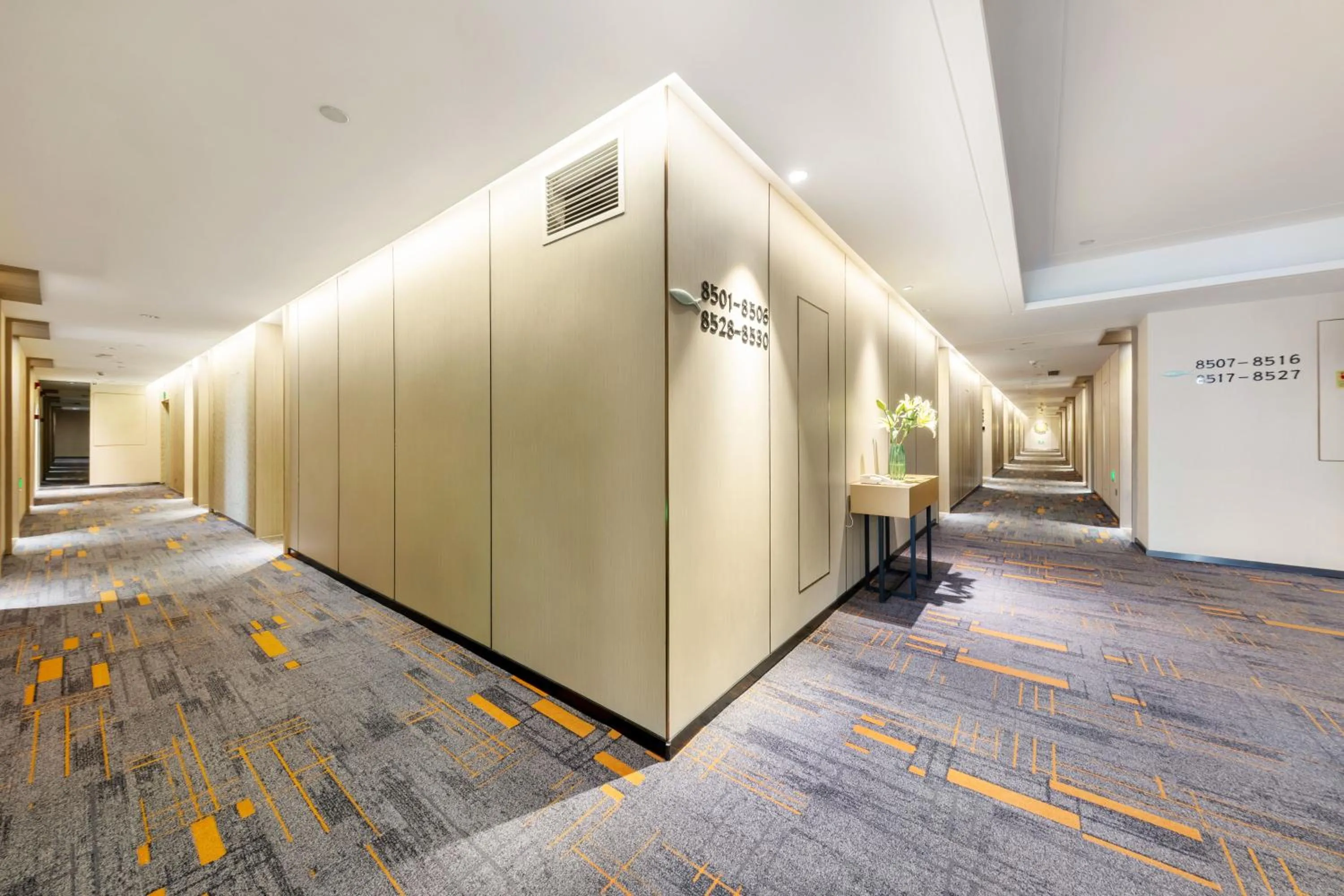 Qianhai Holiday Hotel