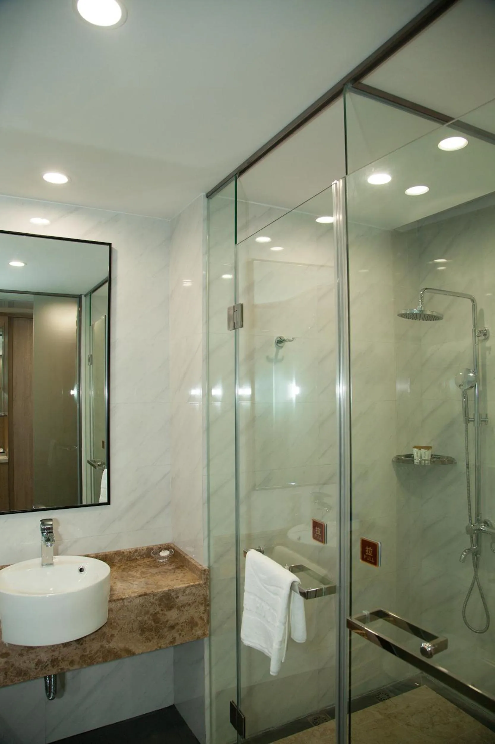 Toilet in Qianhai Holiday Hotel