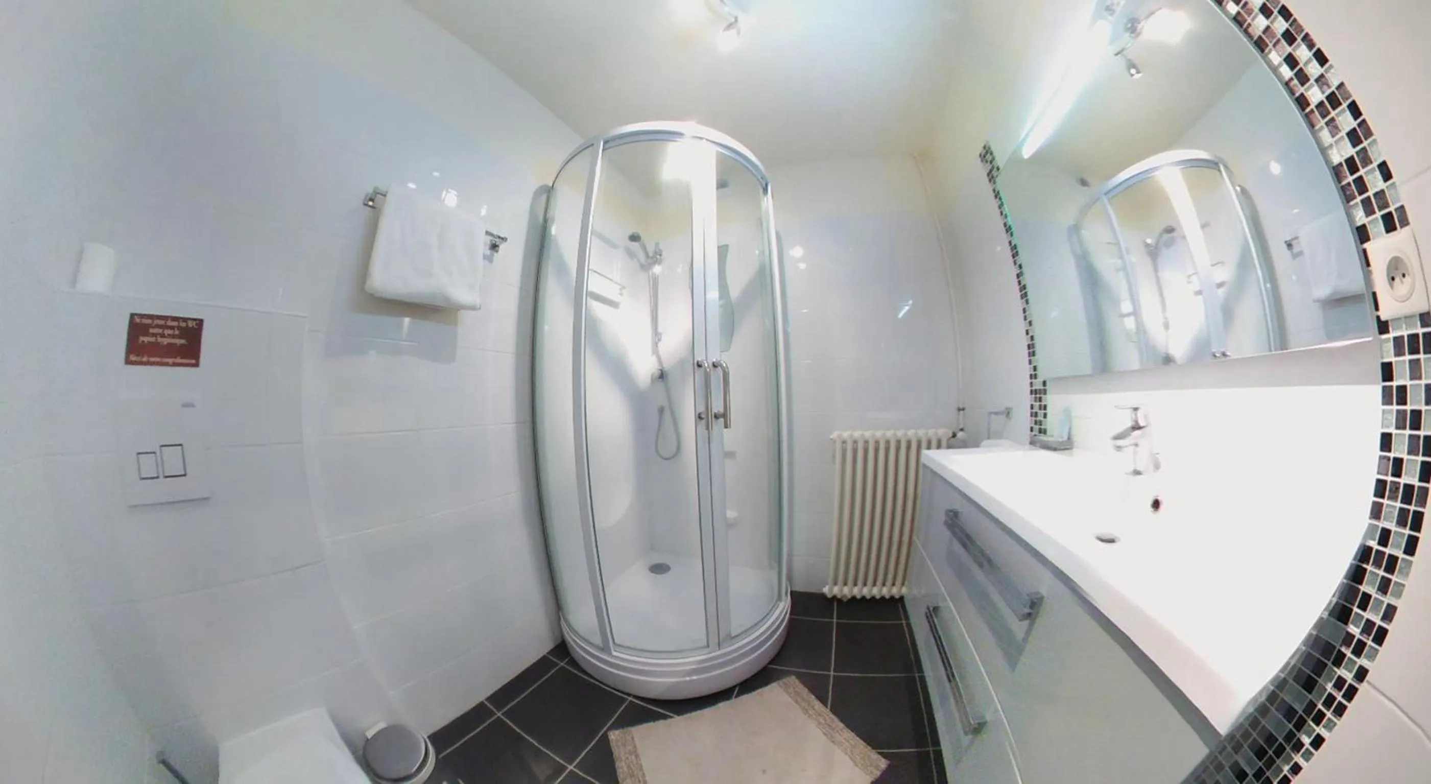 Shower in Hotel Au Bon Coin