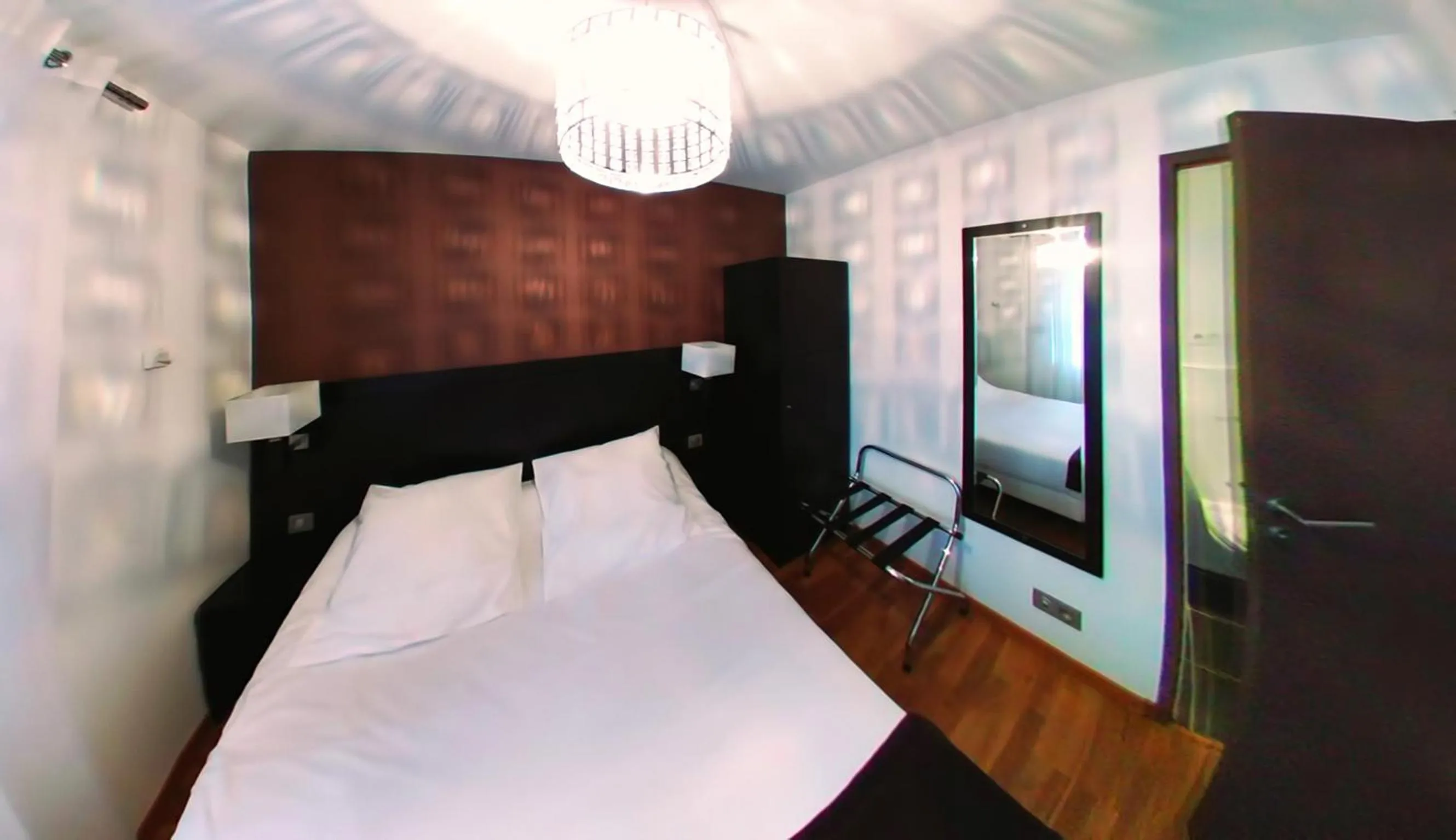 Bedroom, Bed in Hotel Au Bon Coin