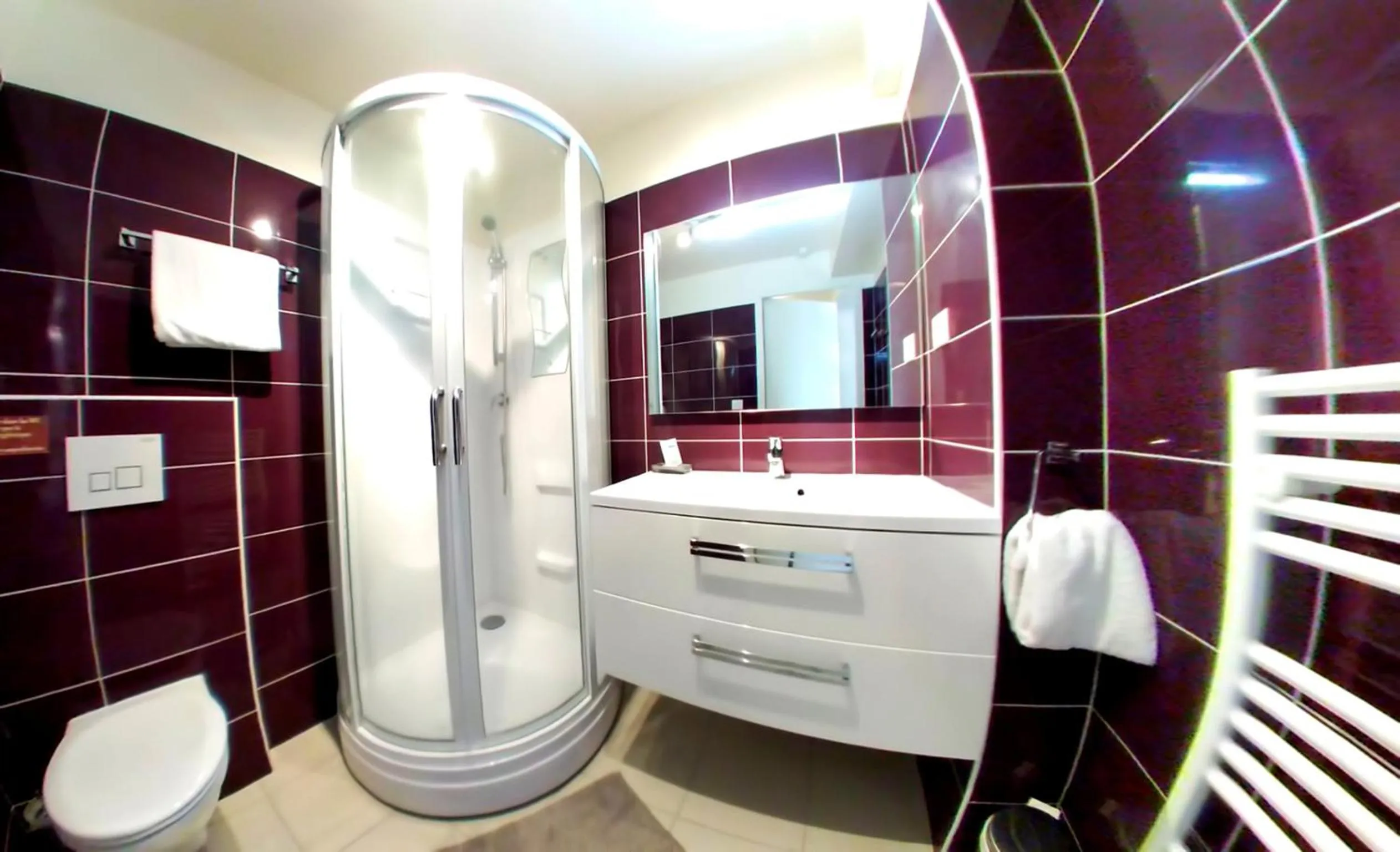 Shower in Hotel Au Bon Coin