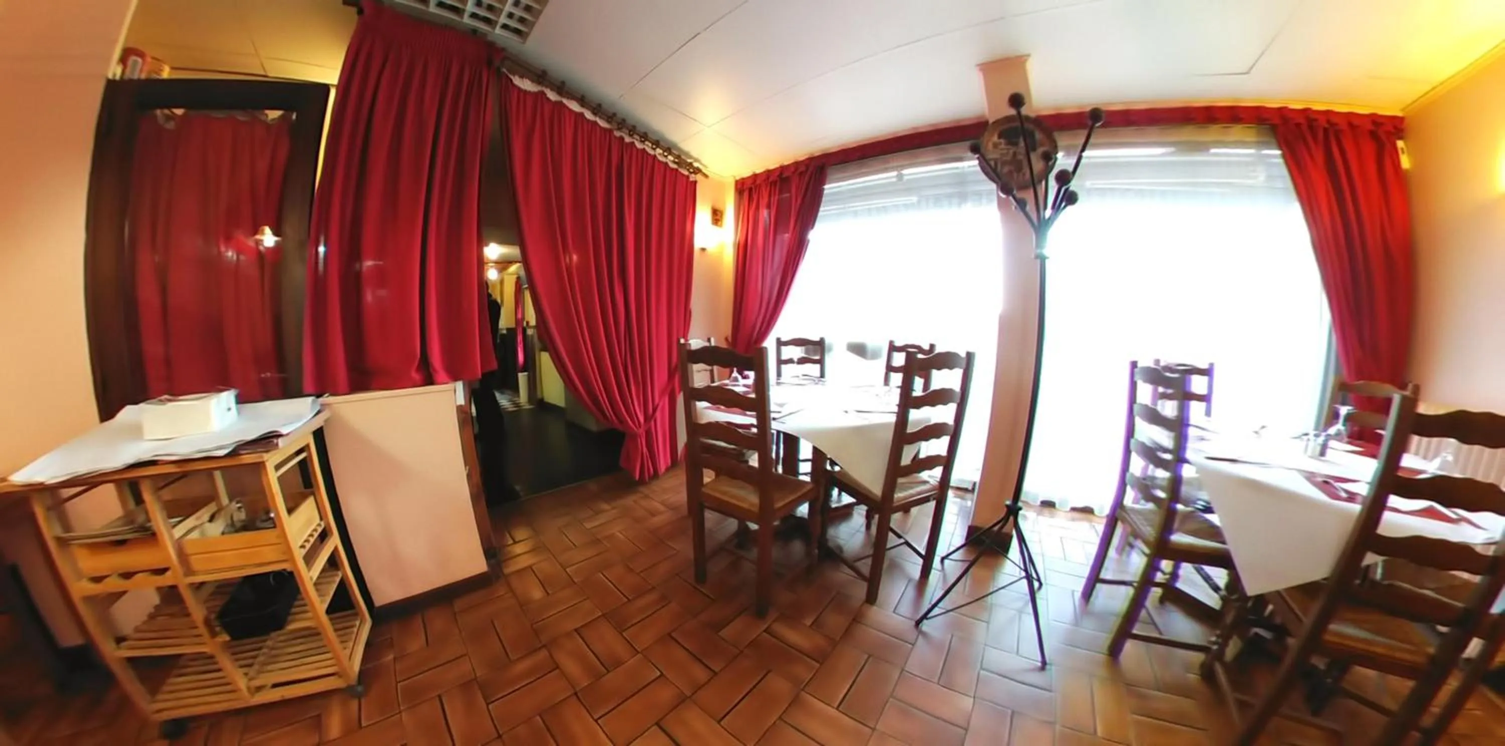 Restaurant/places to eat in Hotel Au Bon Coin