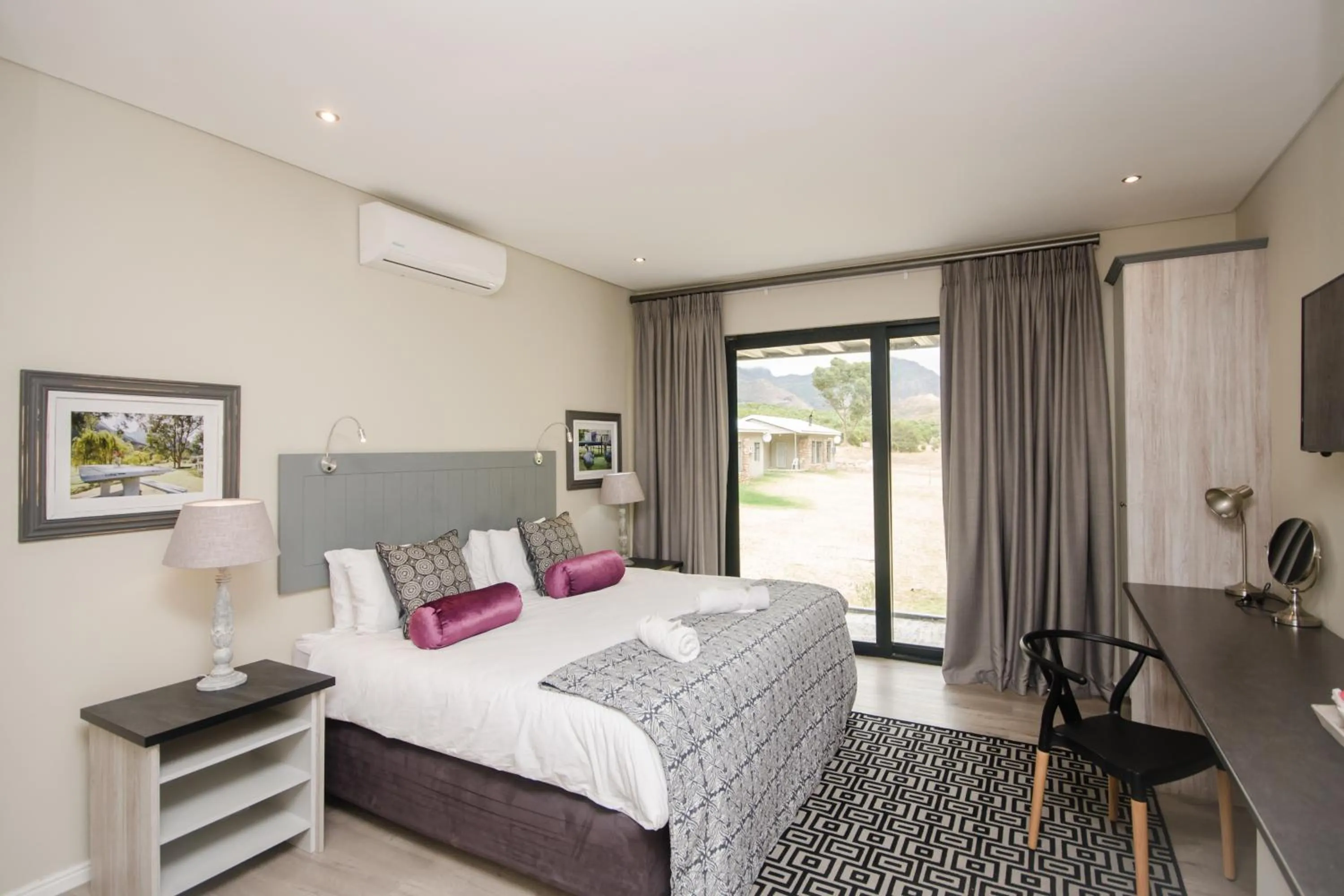 Bedroom, Bed in Du Kloof Lodge