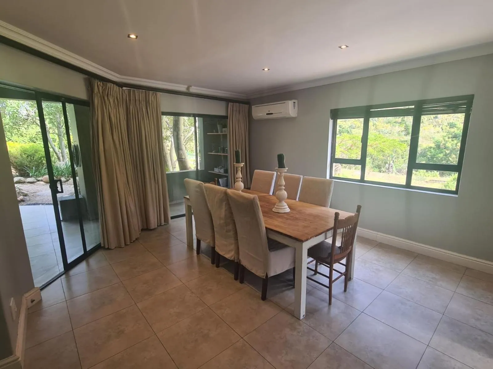 Dining area in Du Kloof Lodge