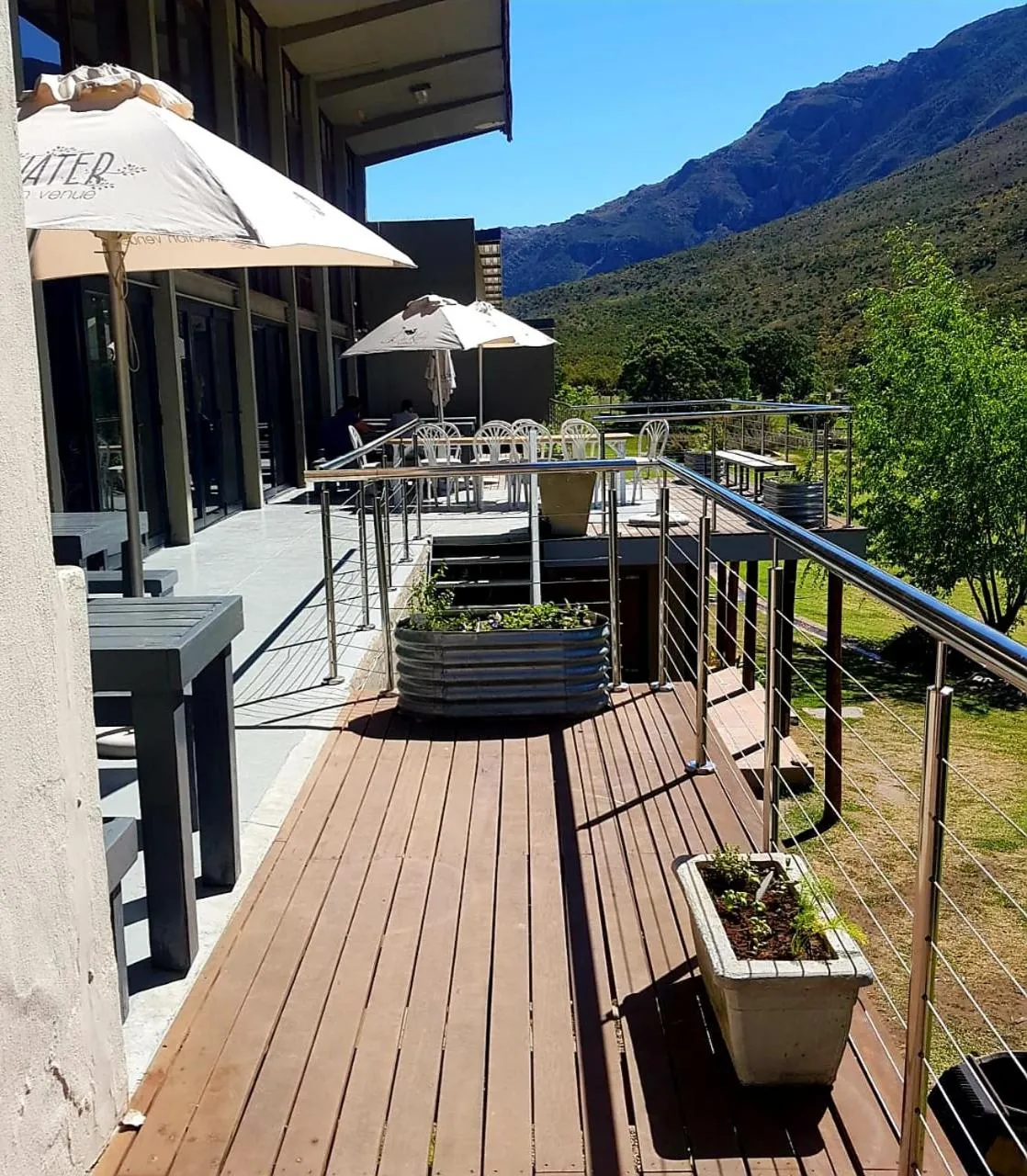 Restaurant/places to eat in Du Kloof Lodge