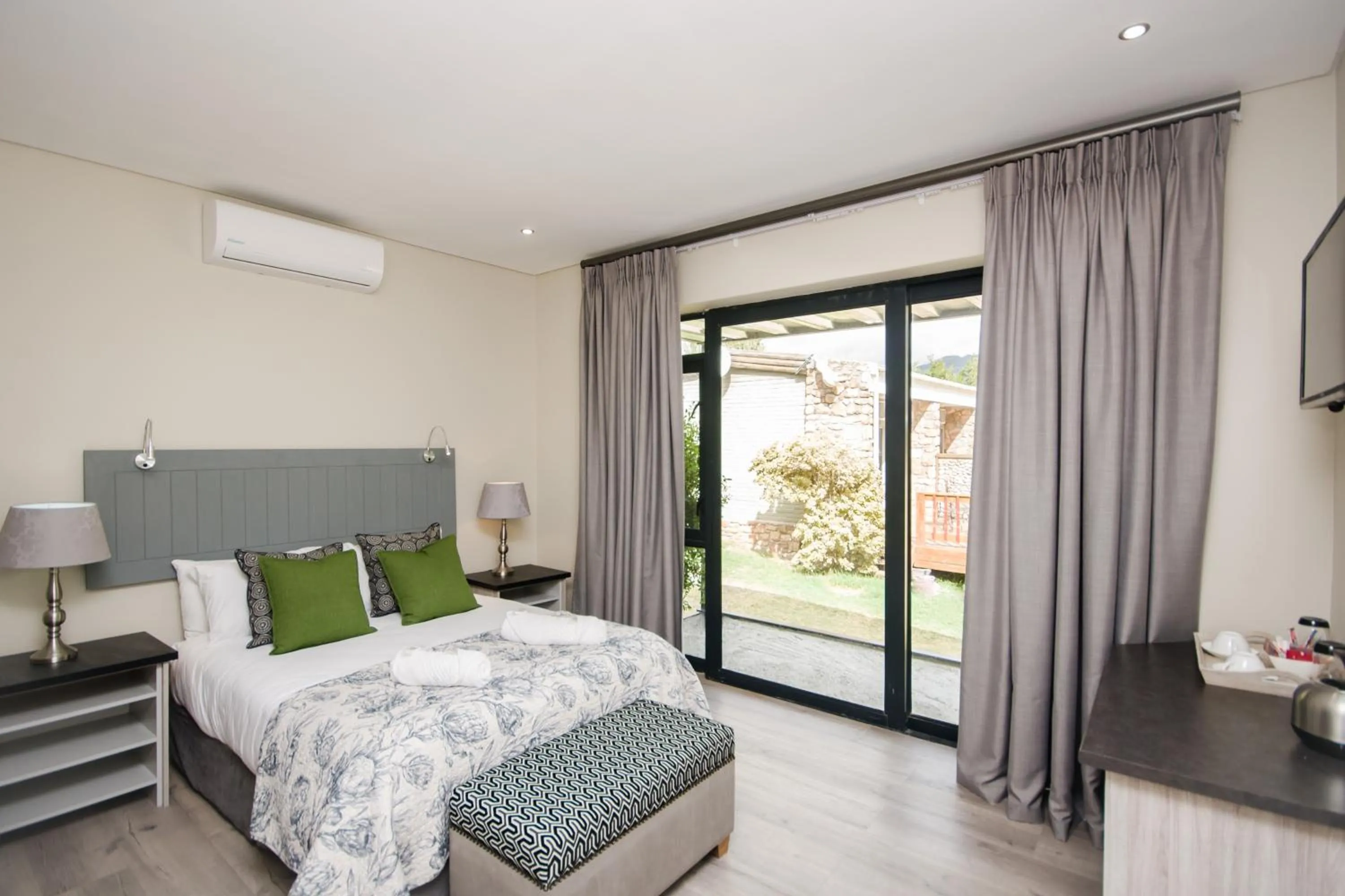 Bedroom, Bed in Du Kloof Lodge