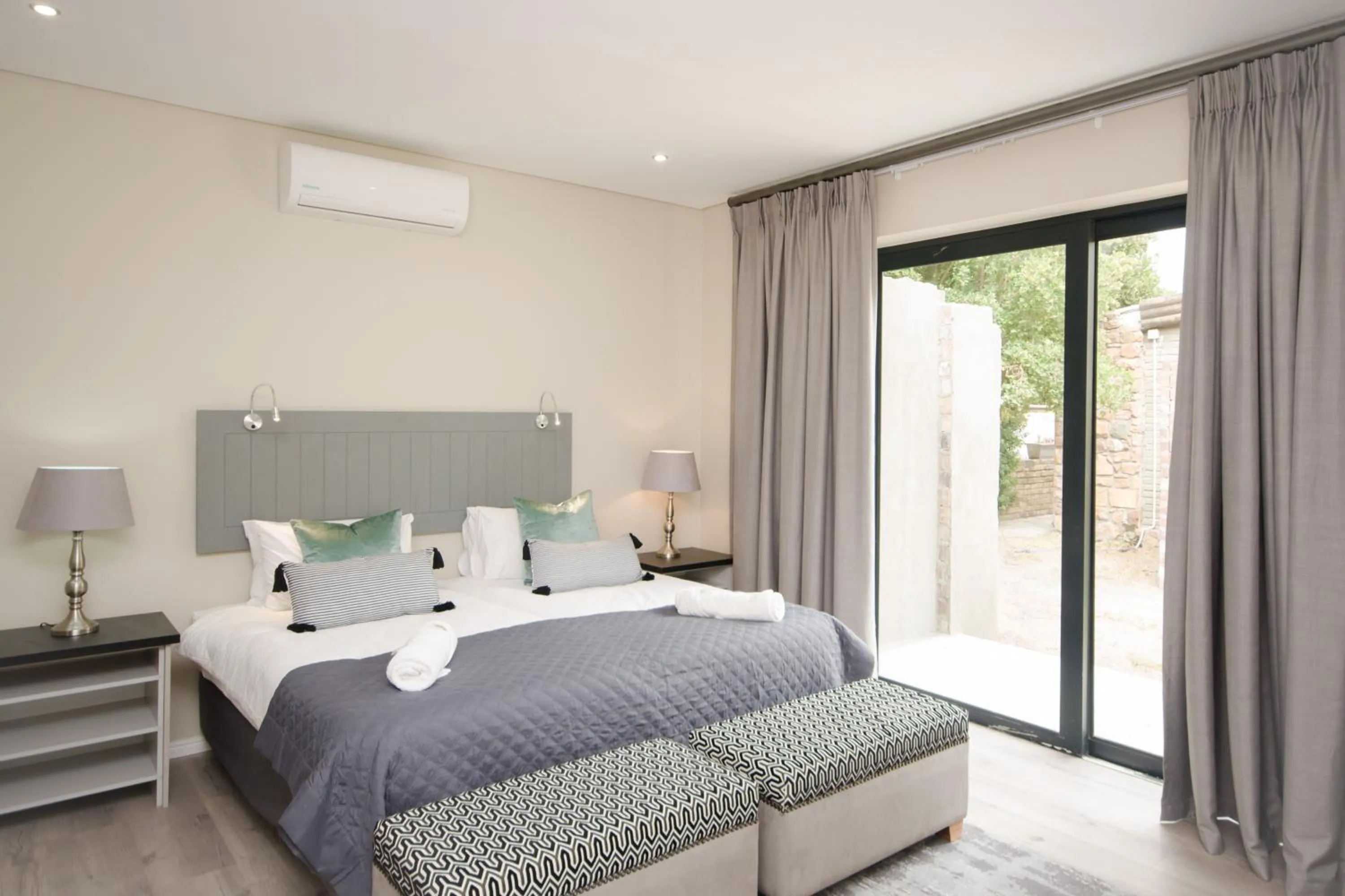 Bedroom, Bed in Du Kloof Lodge