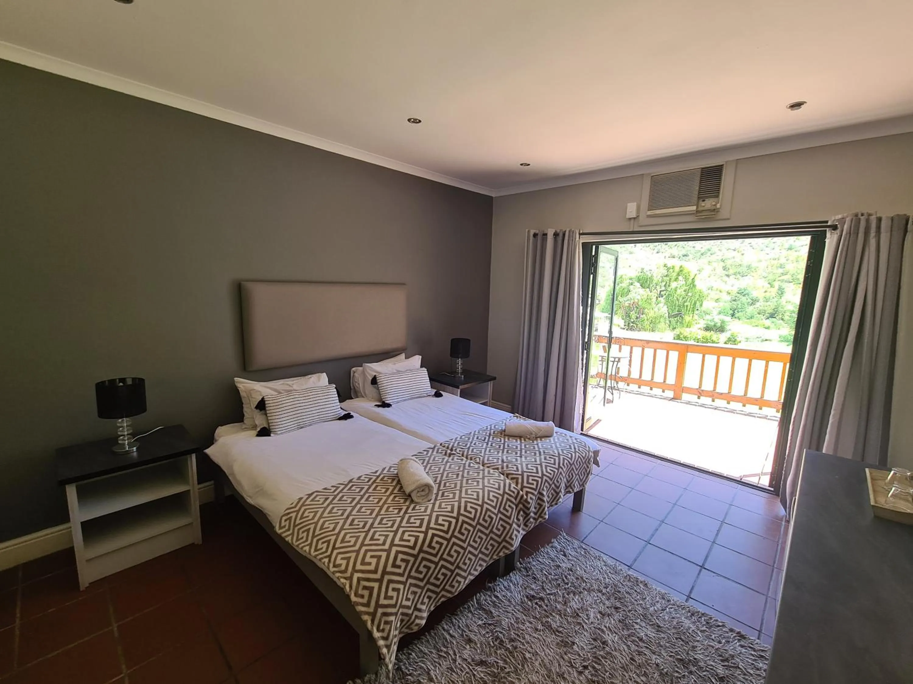 Bedroom, Bed in Du Kloof Lodge