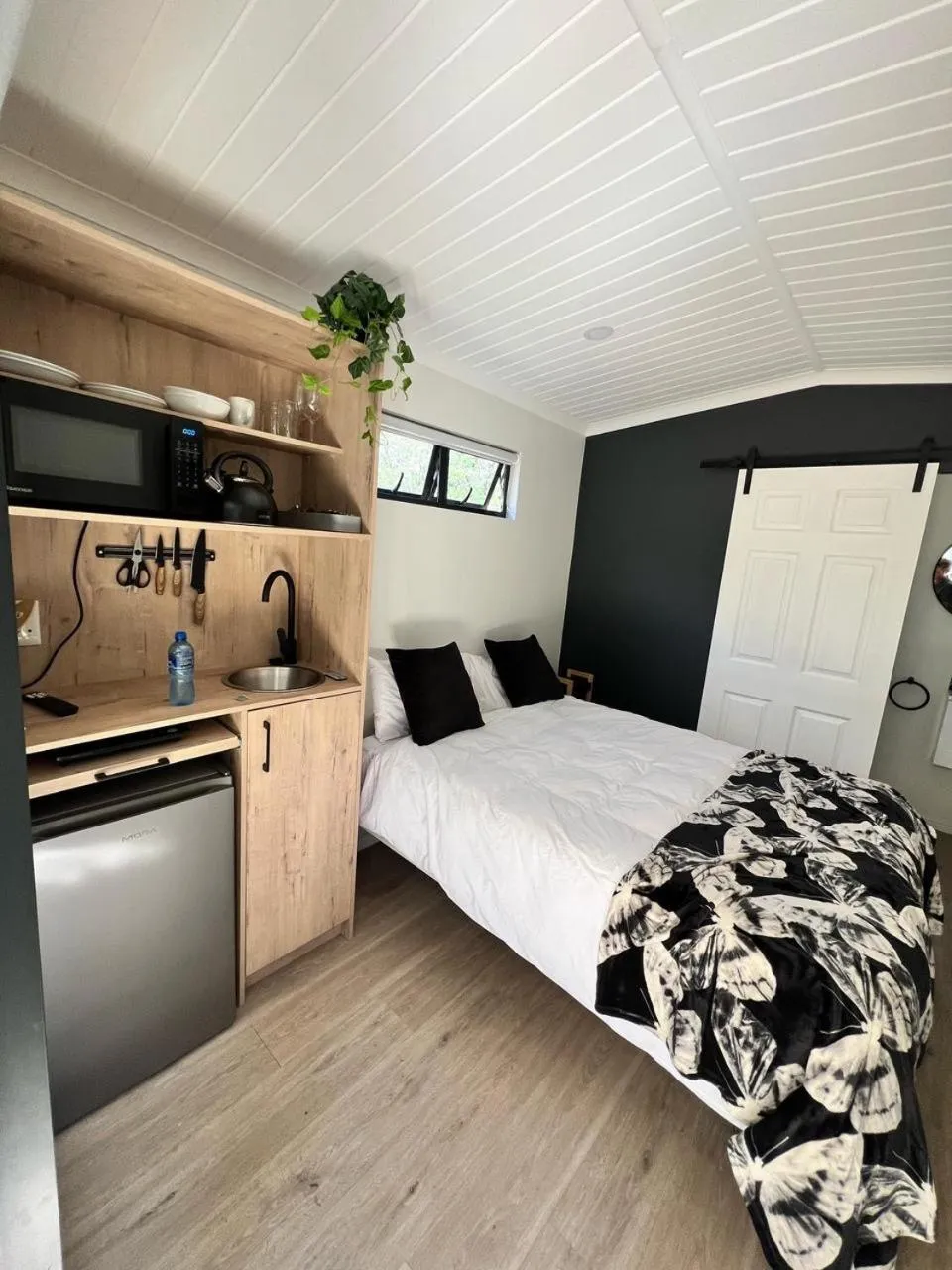 Kitchen or kitchenette, Bed in Du Kloof Lodge