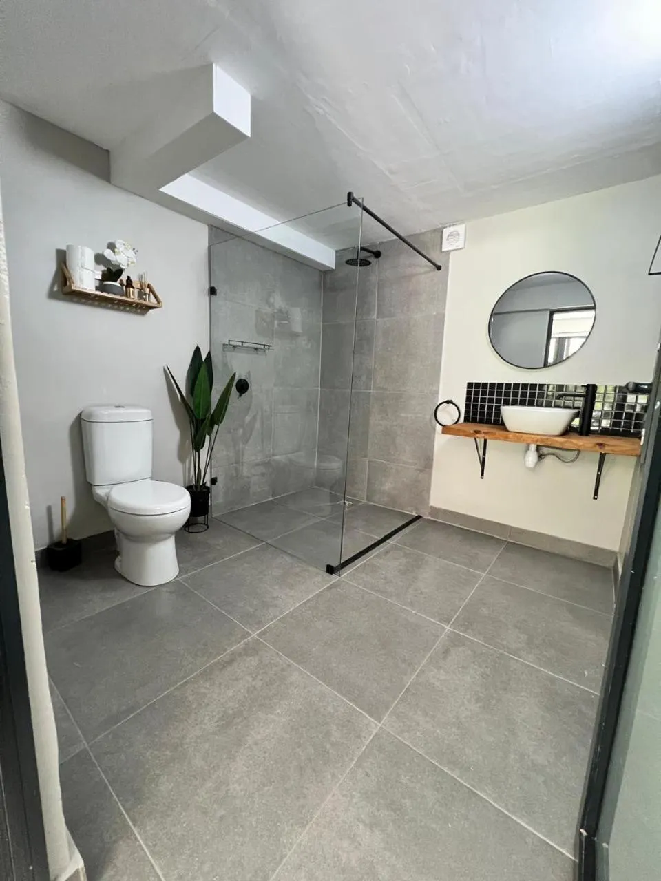 Shower in Du Kloof Lodge