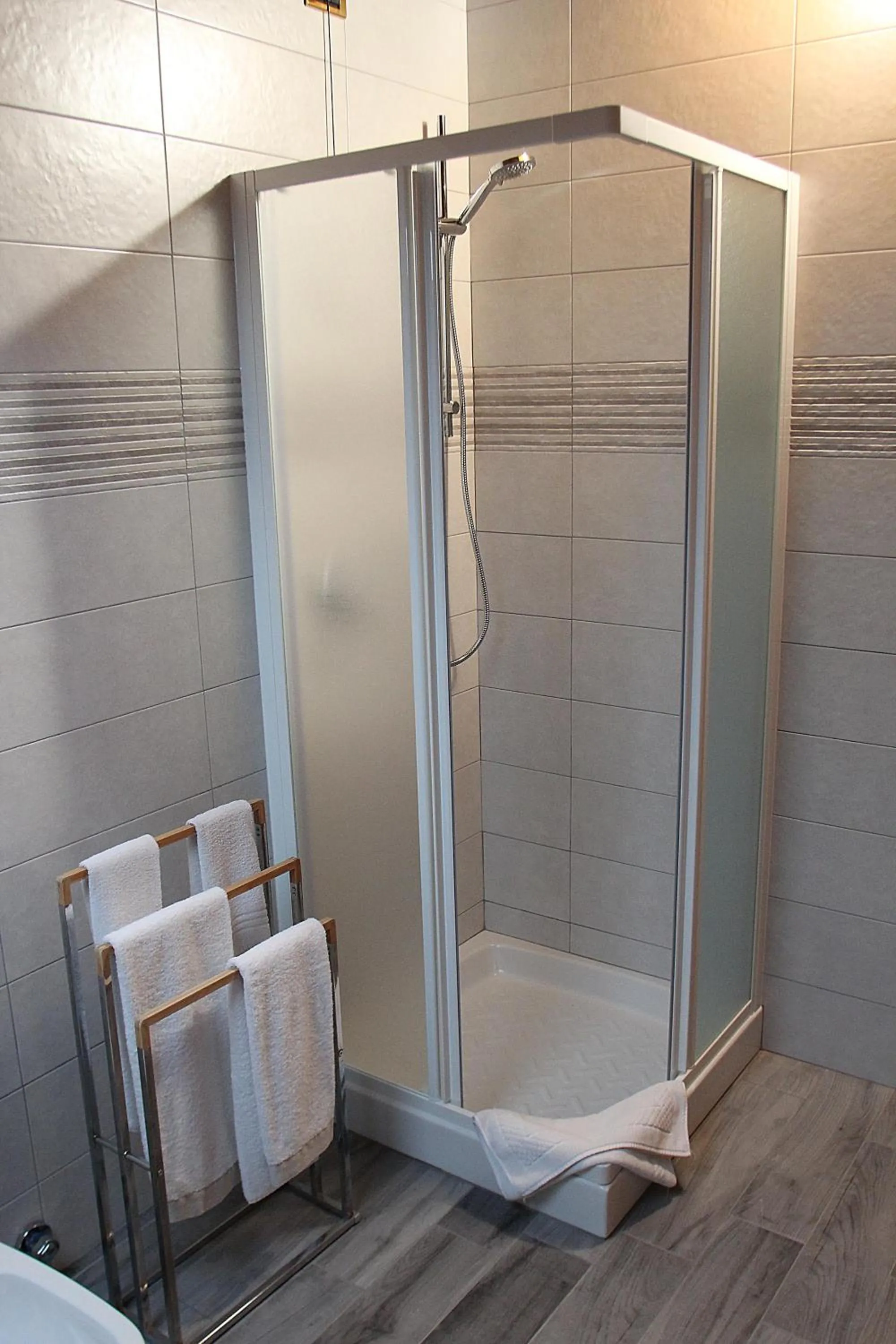 Shower in La Tegola