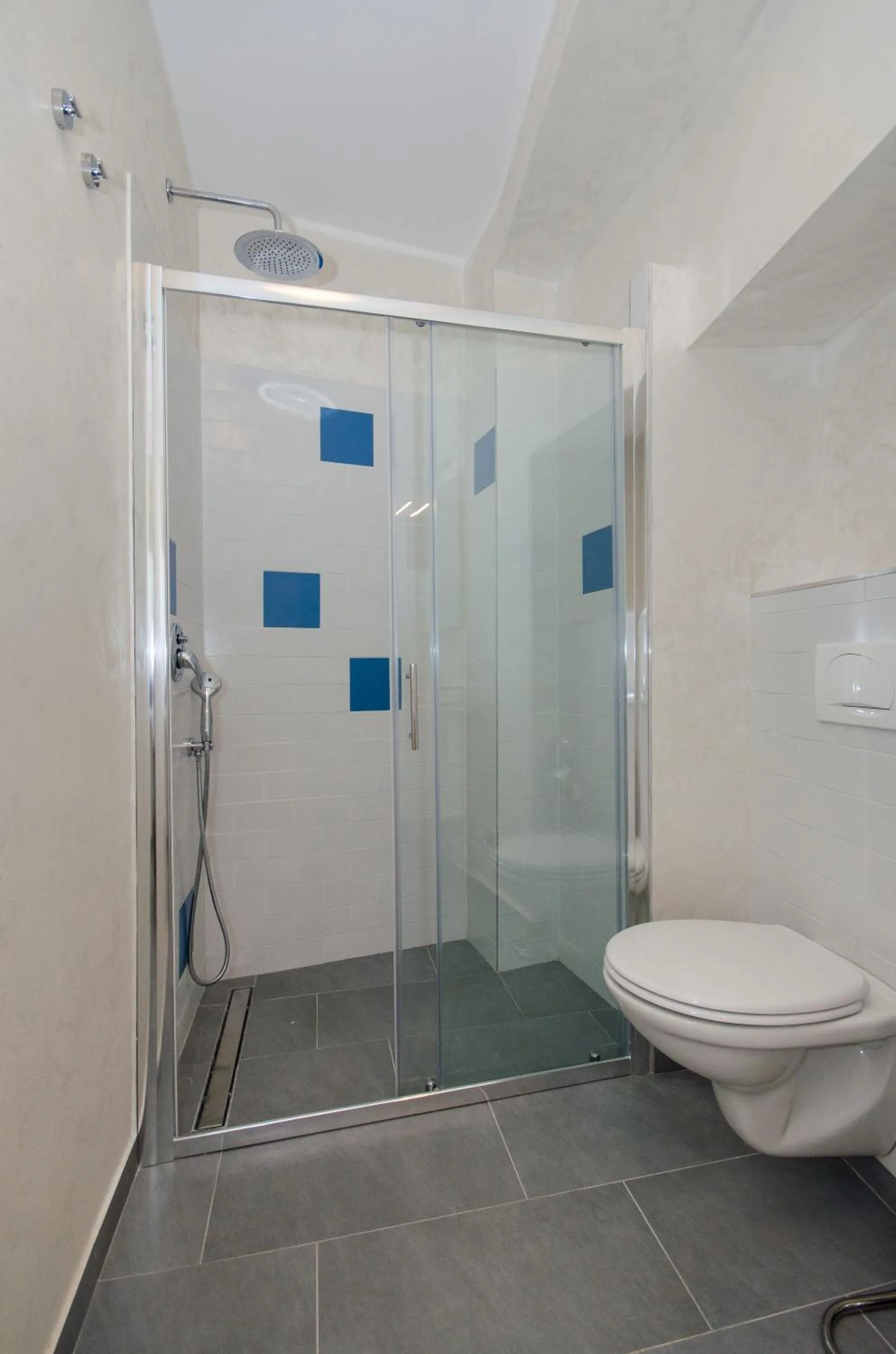 Shower in Casa Matteotti