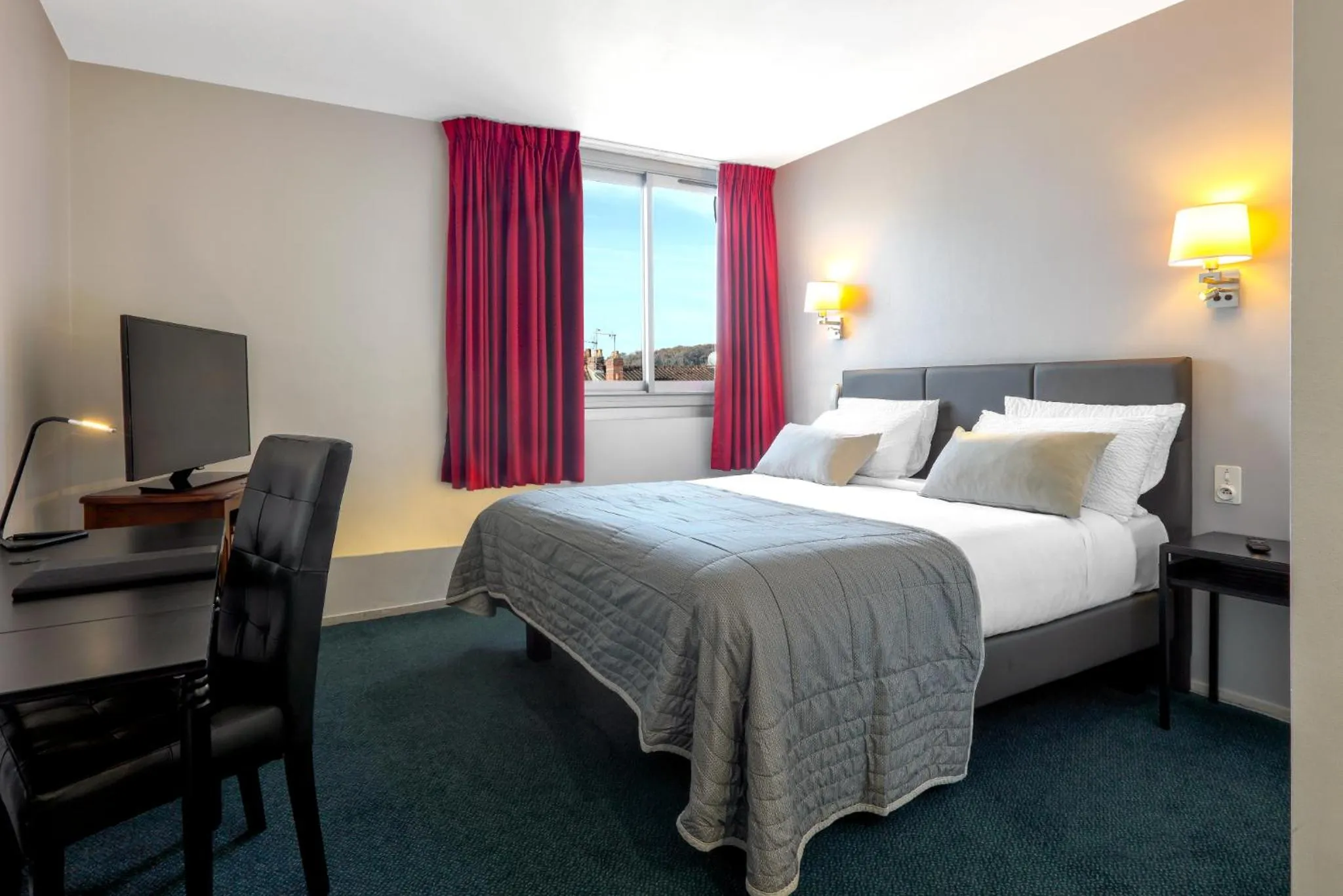 Bed in Bristol Logis Cit'Hotel Périgueux Centre