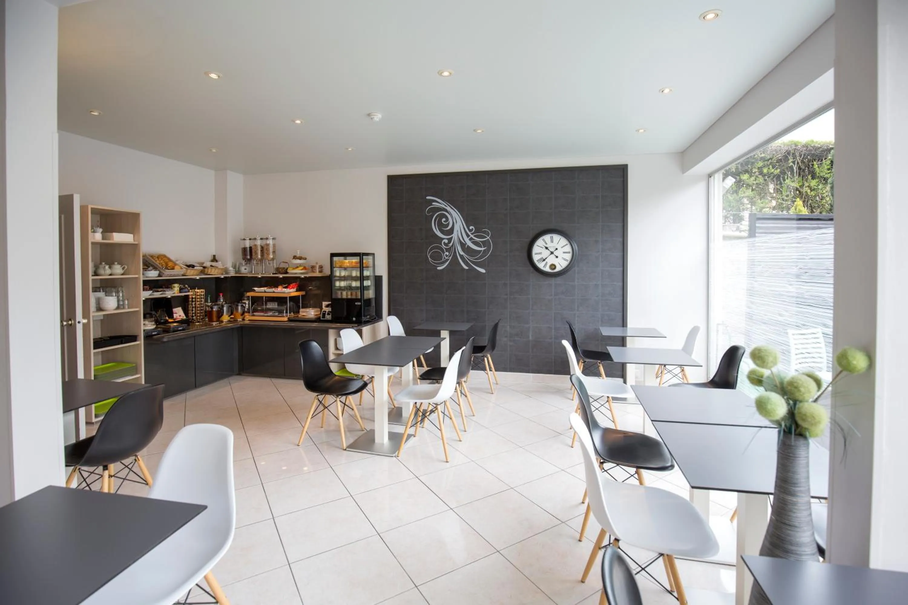 Area and facilities in Bristol Logis Cit'Hotel Périgueux Centre