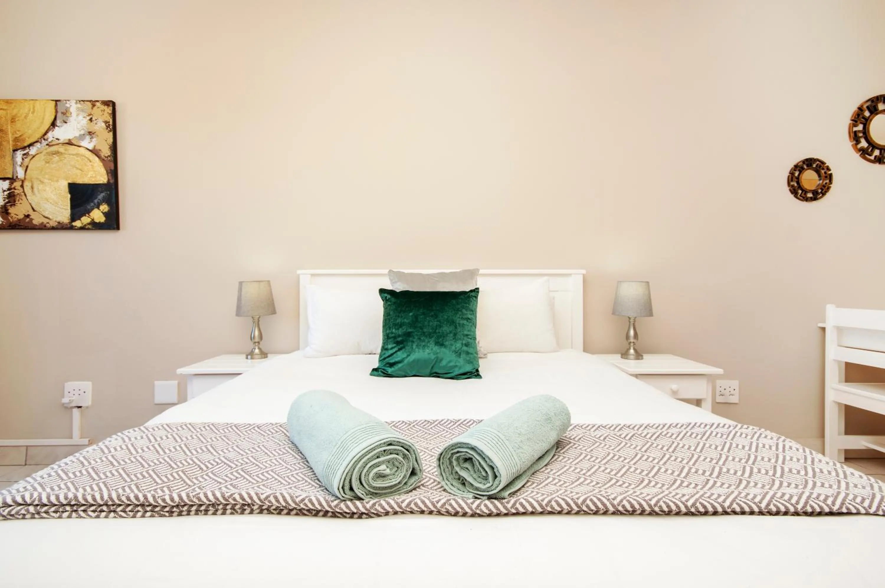 Decorative detail, Bed in King Guest Lodge