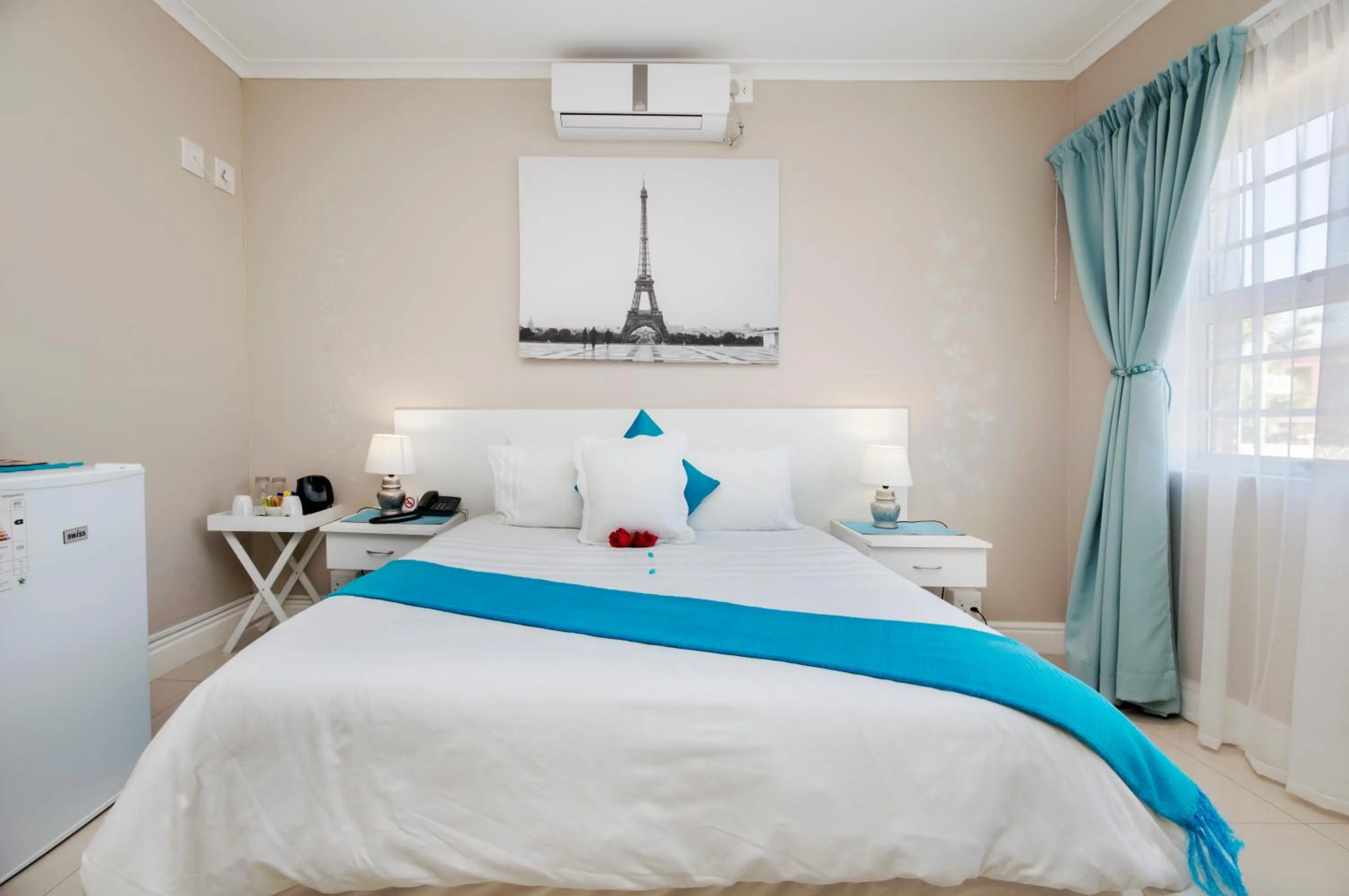 Bedroom, Bed in King Guest Lodge