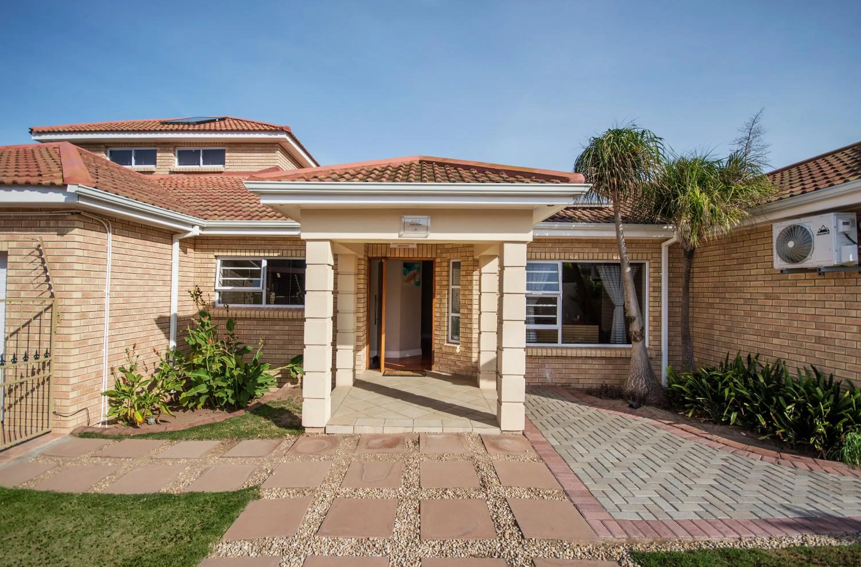 Facade/entrance in King Guest Lodge