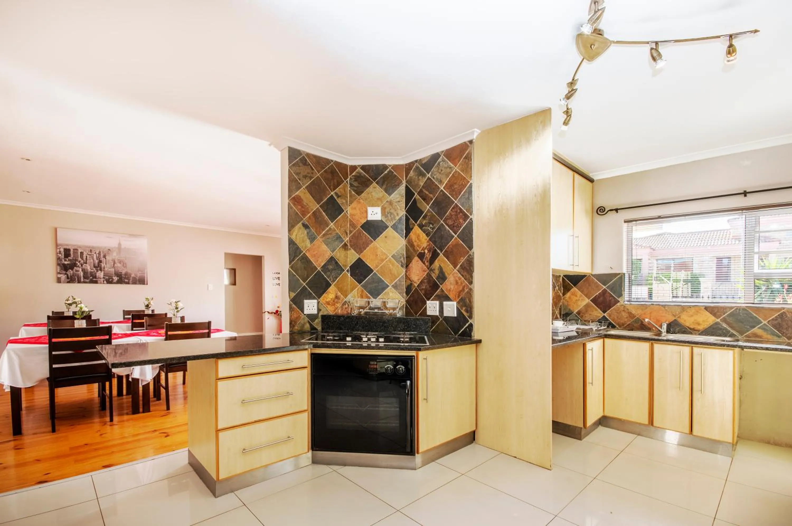 Communal kitchen in King Guest Lodge