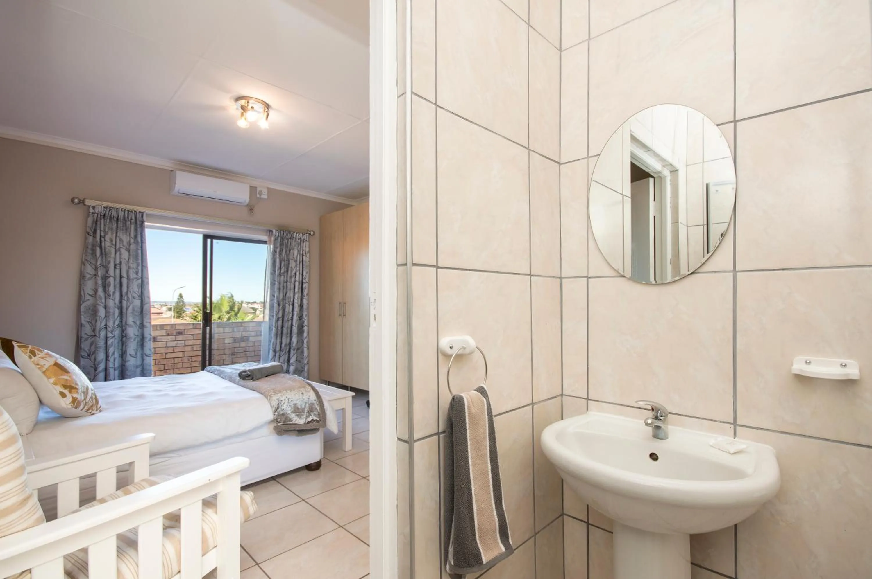 Bed in King Guest Lodge