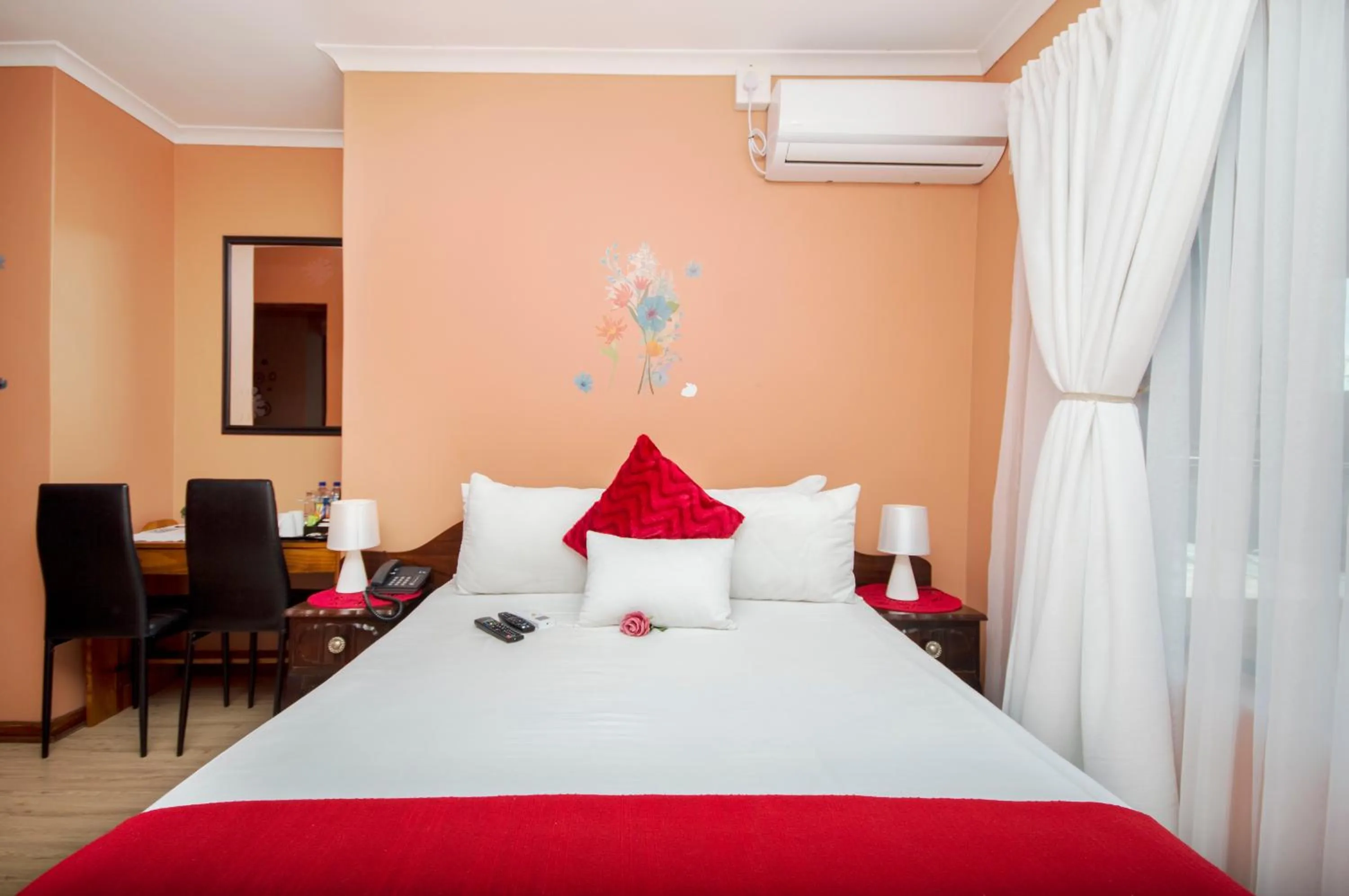 Bedroom, Bed in King Guest Lodge