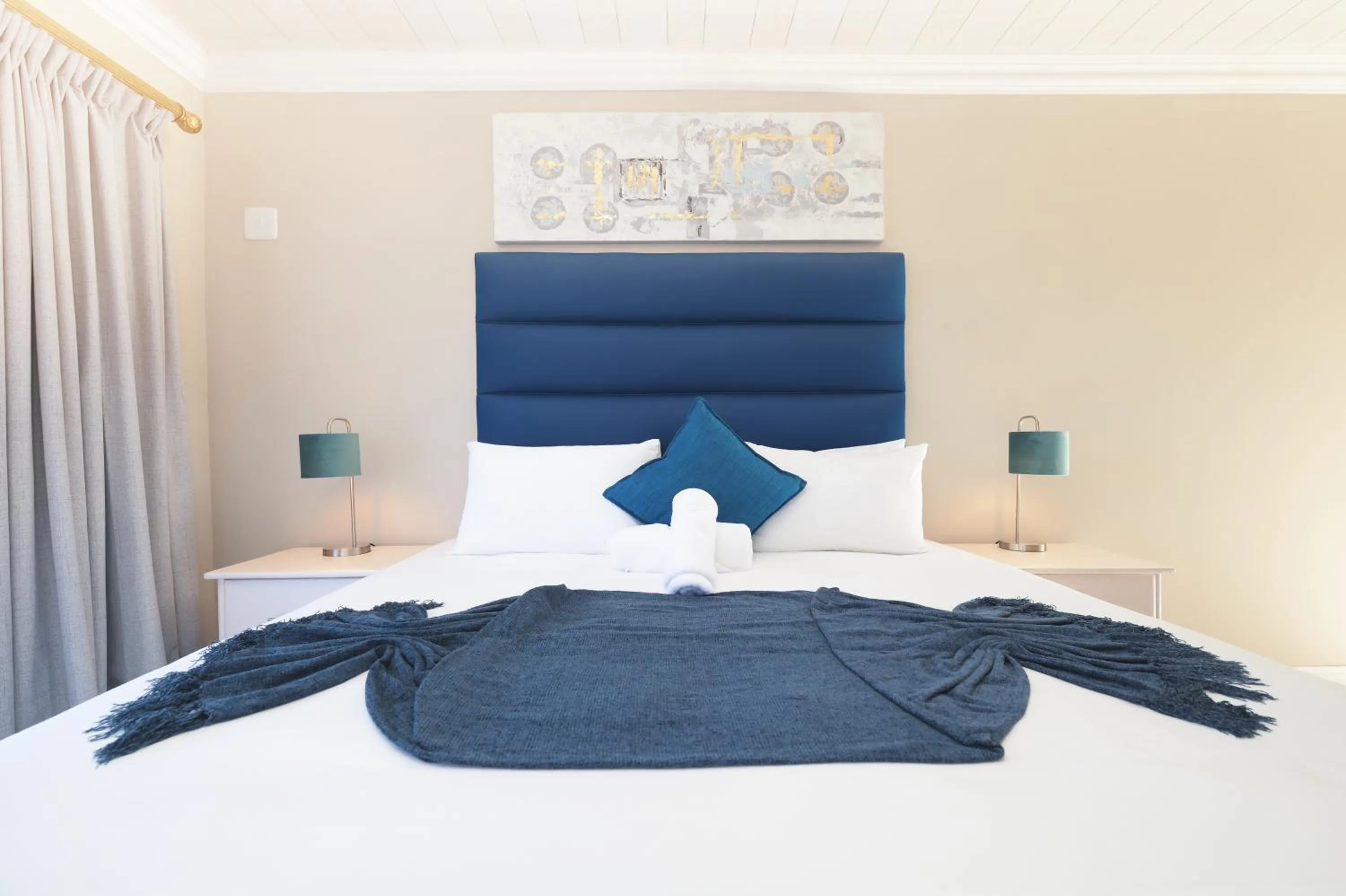 Bed in King Guest Lodge