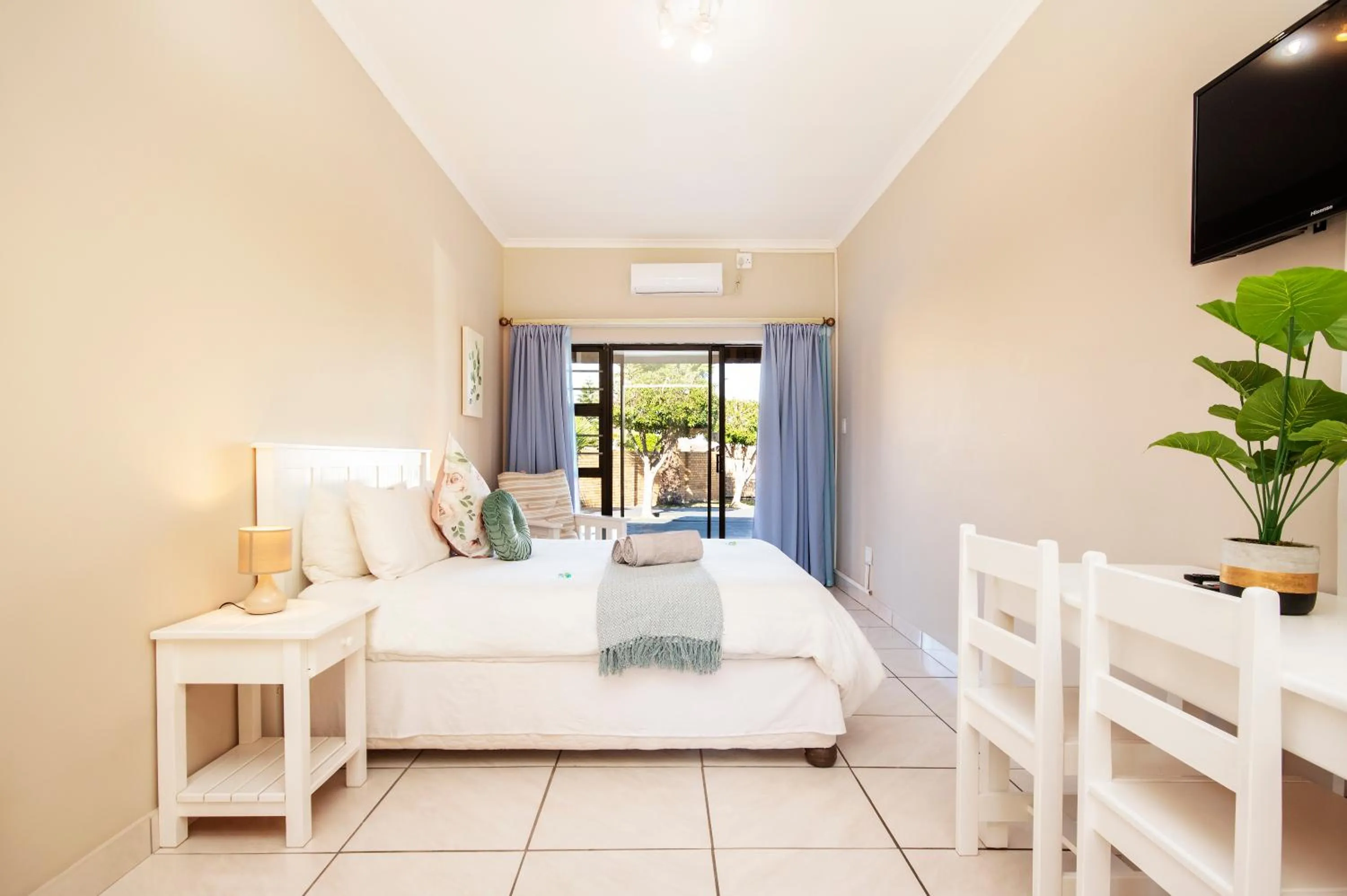 Bed in King Guest Lodge