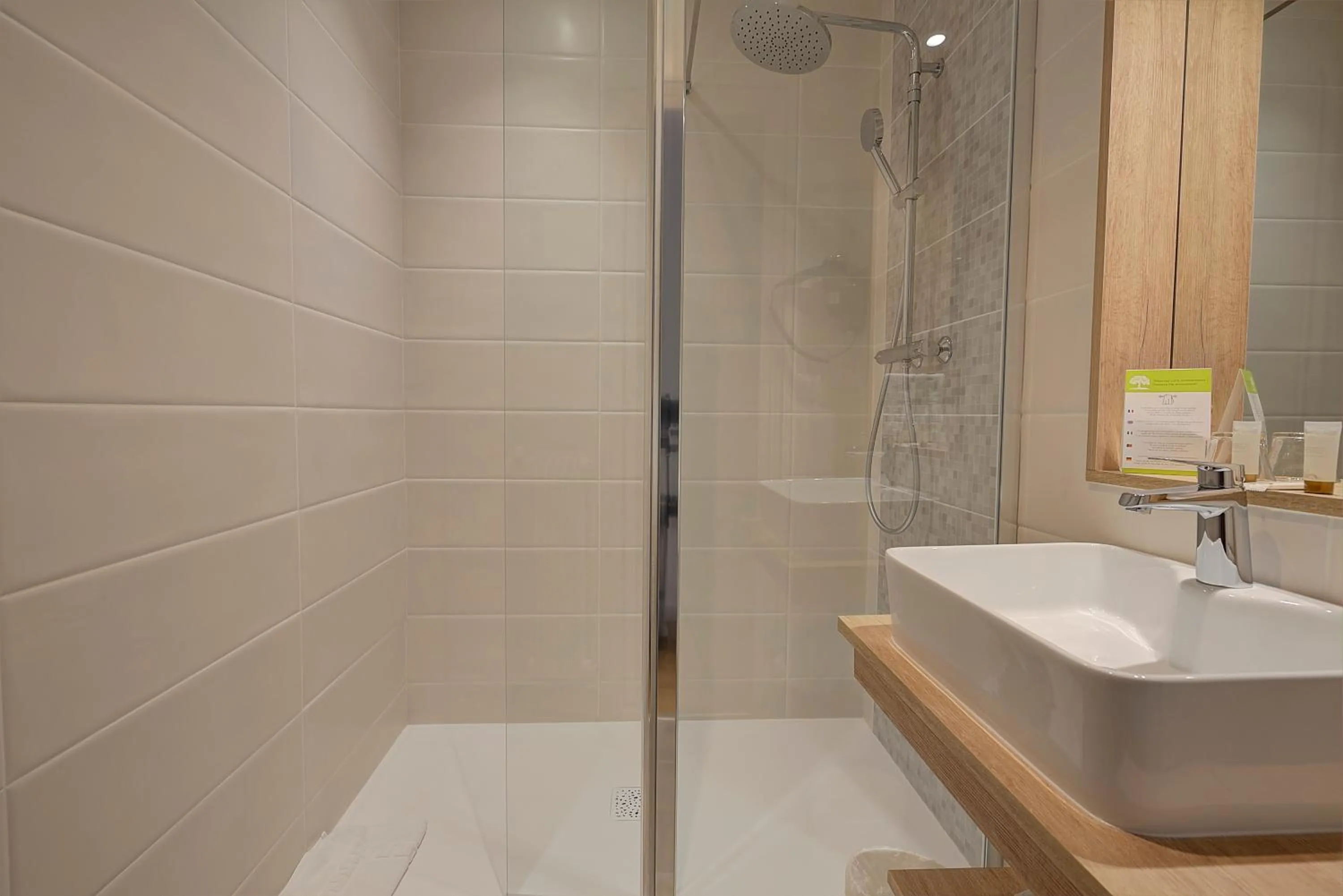 Bathroom in Brit Hotel Europ Bergerac