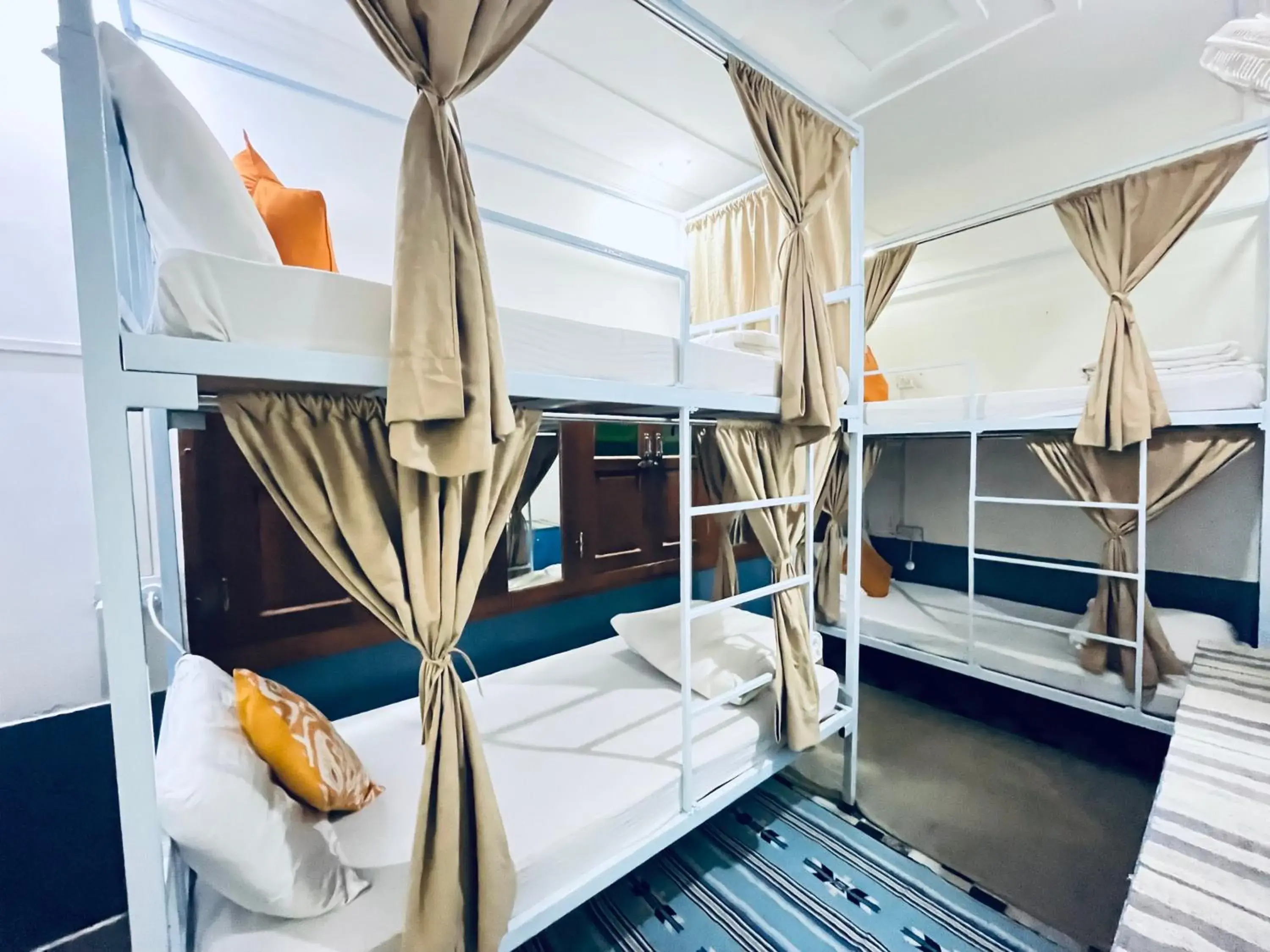 Bed in Jaisalmer Hostel Crowd Bed in Jaisalmer Hostel Crowd