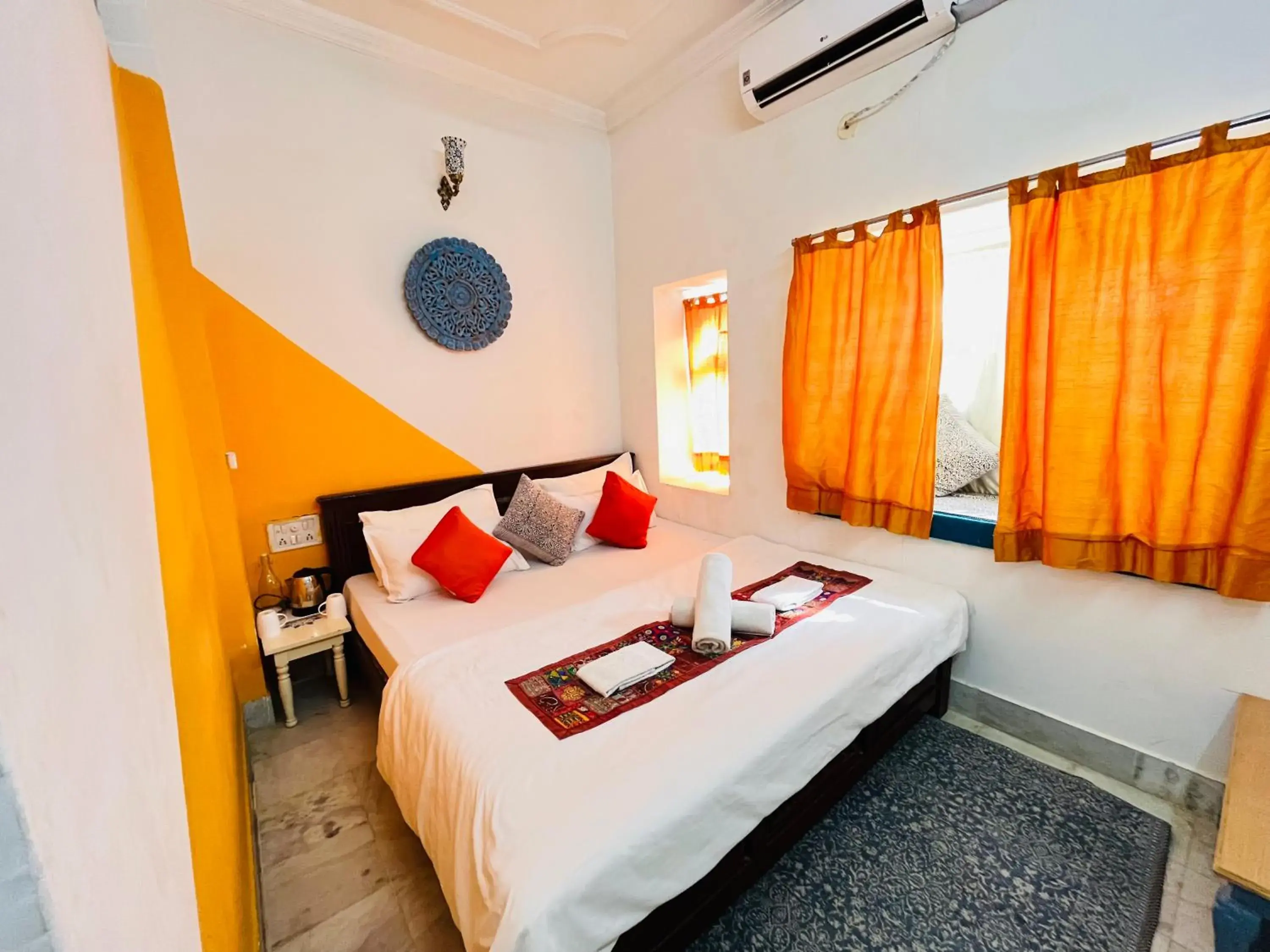 Bed in Jaisalmer Hostel Crowd Bed in Jaisalmer Hostel Crowd