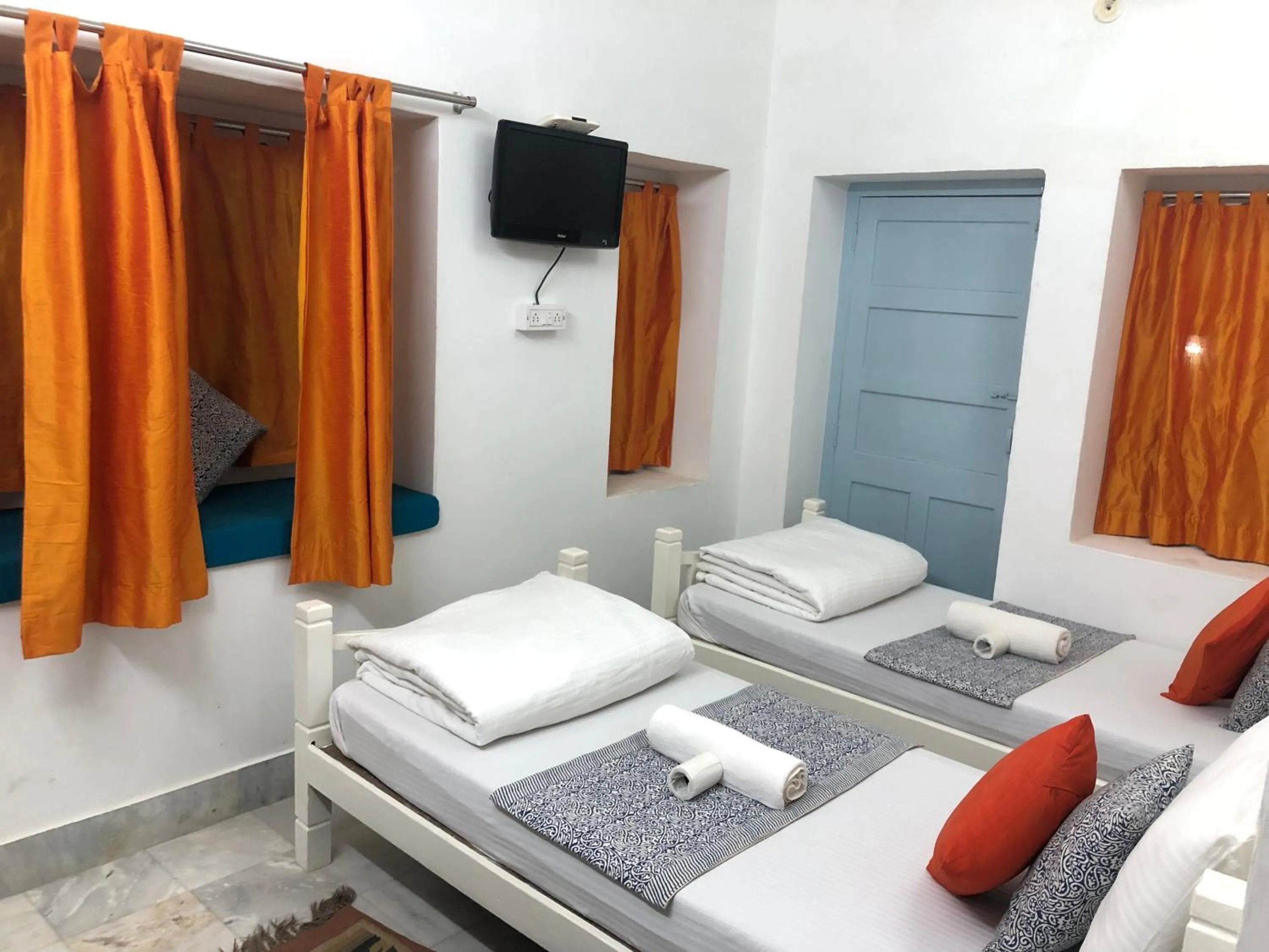 Photo of the whole room, Bed in Jaisalmer Hostel Crowd