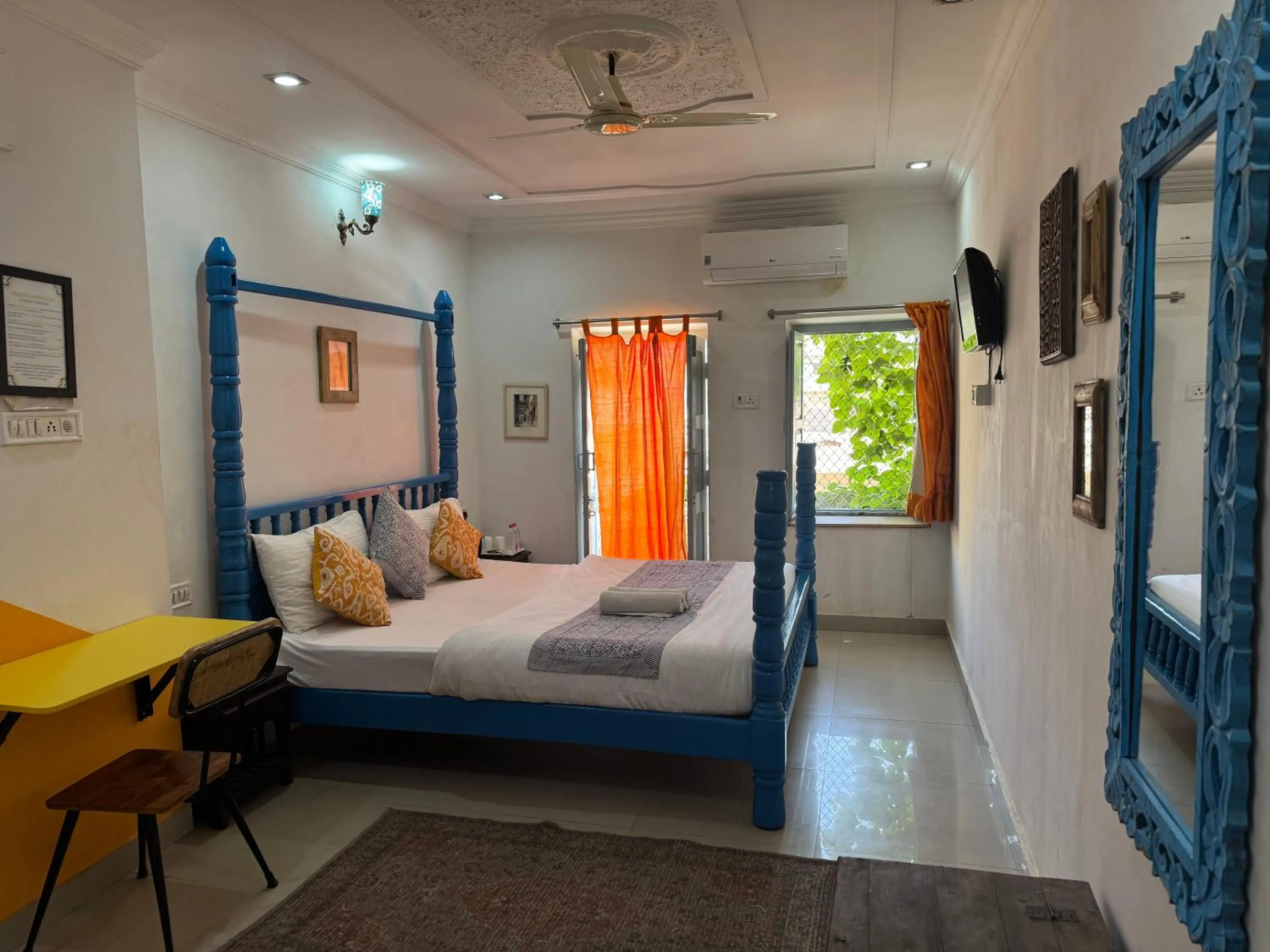 Bedroom, Bed in Jaisalmer Hostel Crowd