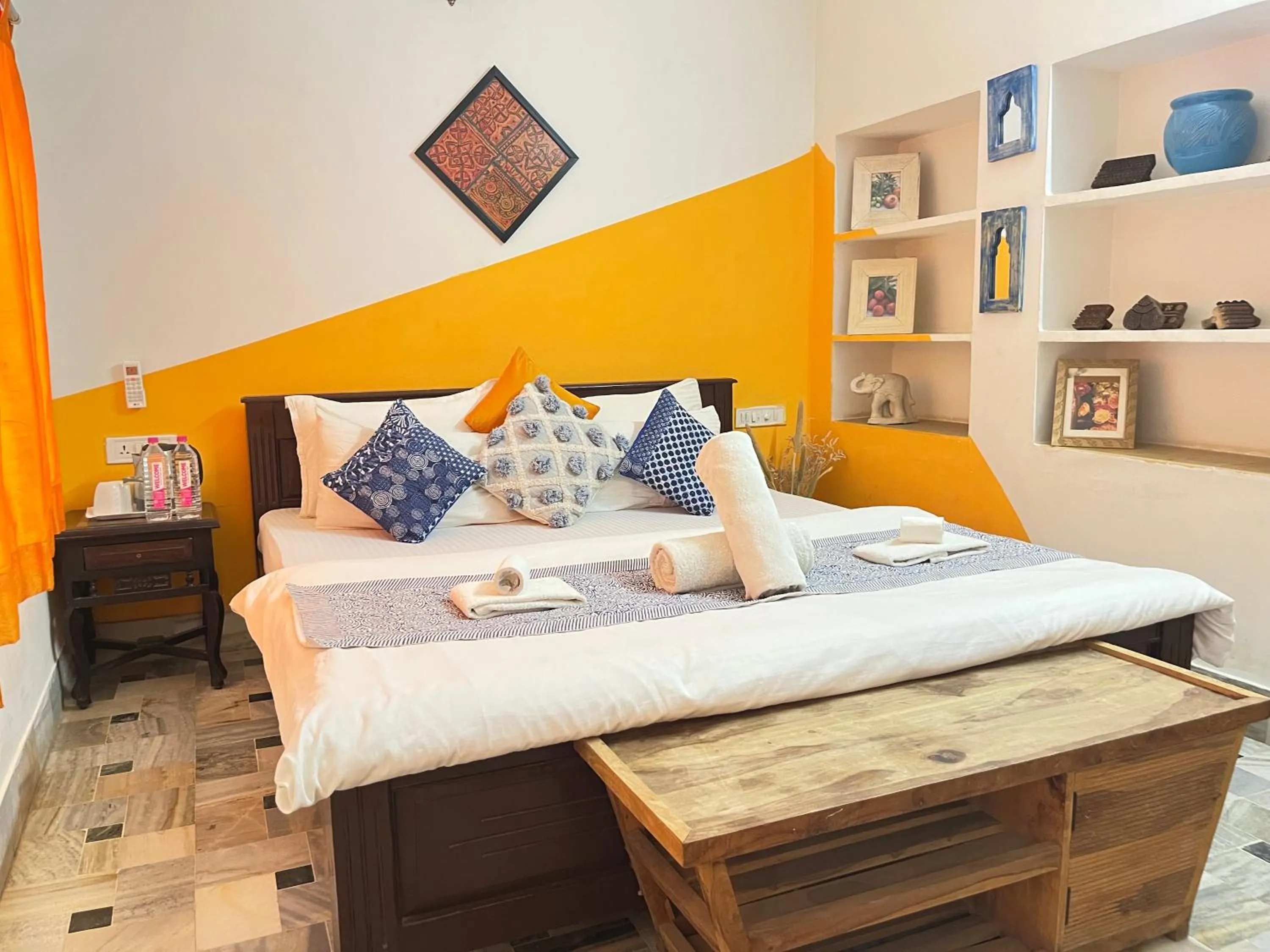 Bed in Jaisalmer Hostel Crowd