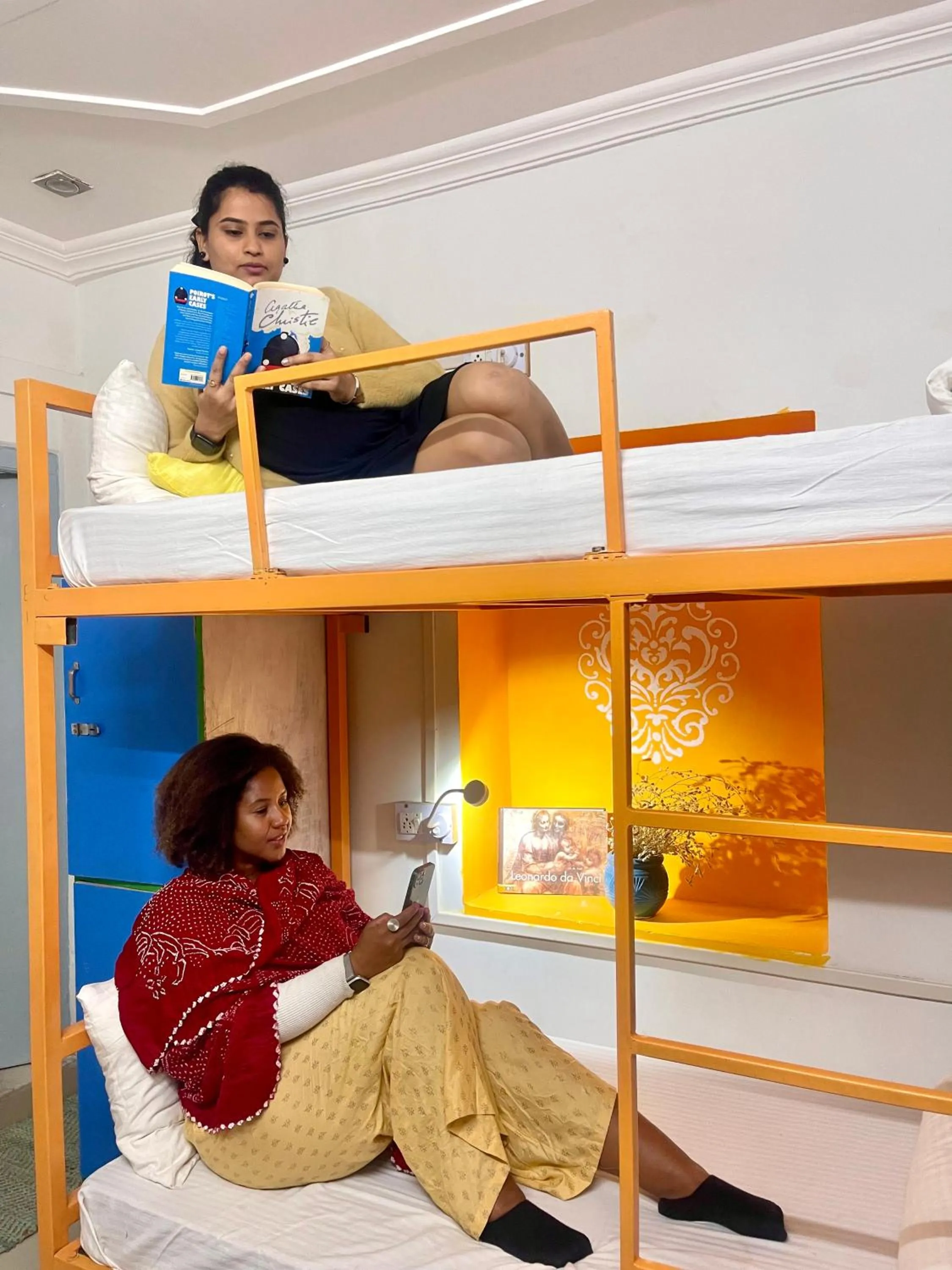 Bed in Jaisalmer Hostel Crowd