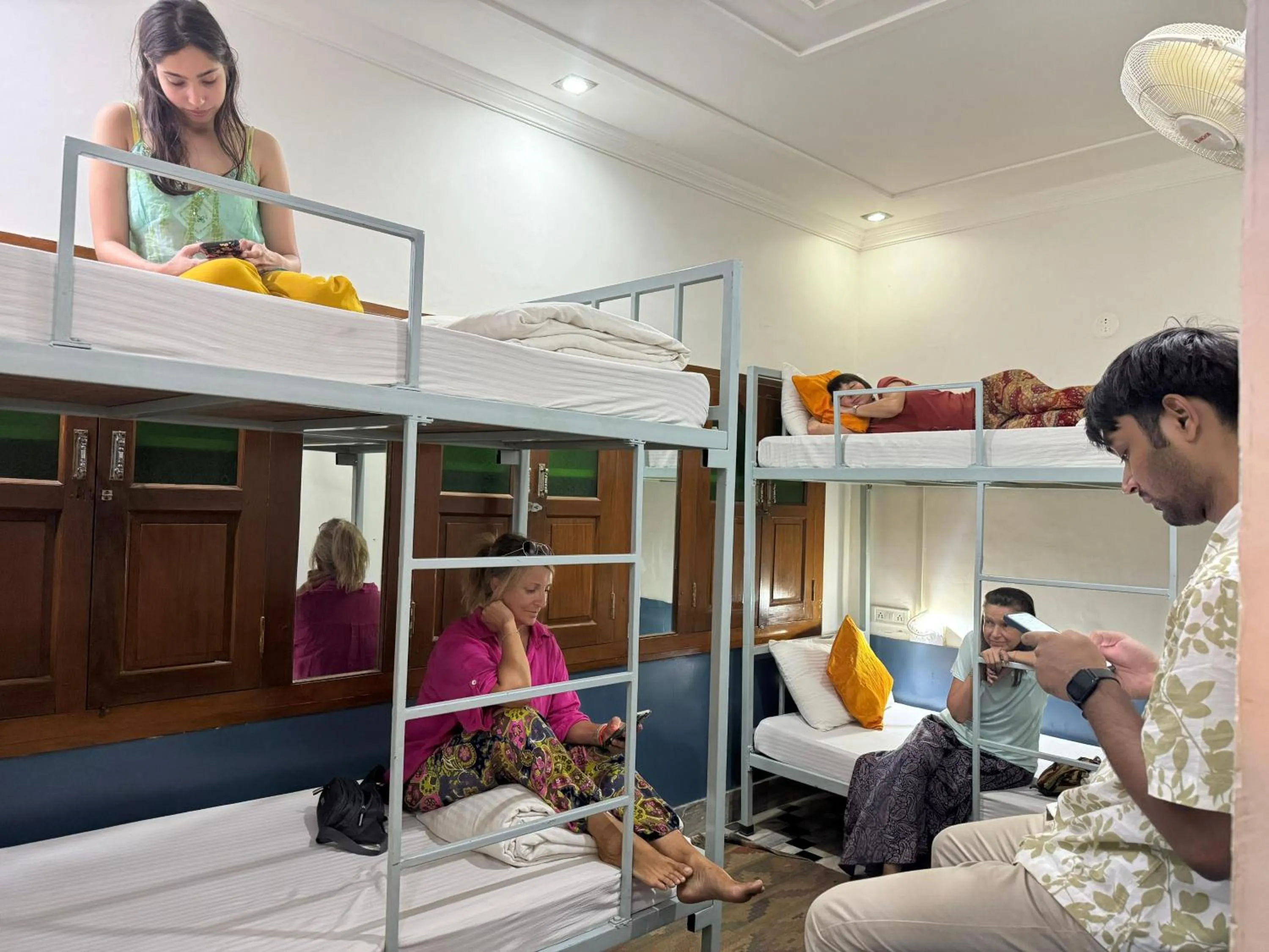 Bed in Jaisalmer Hostel Crowd