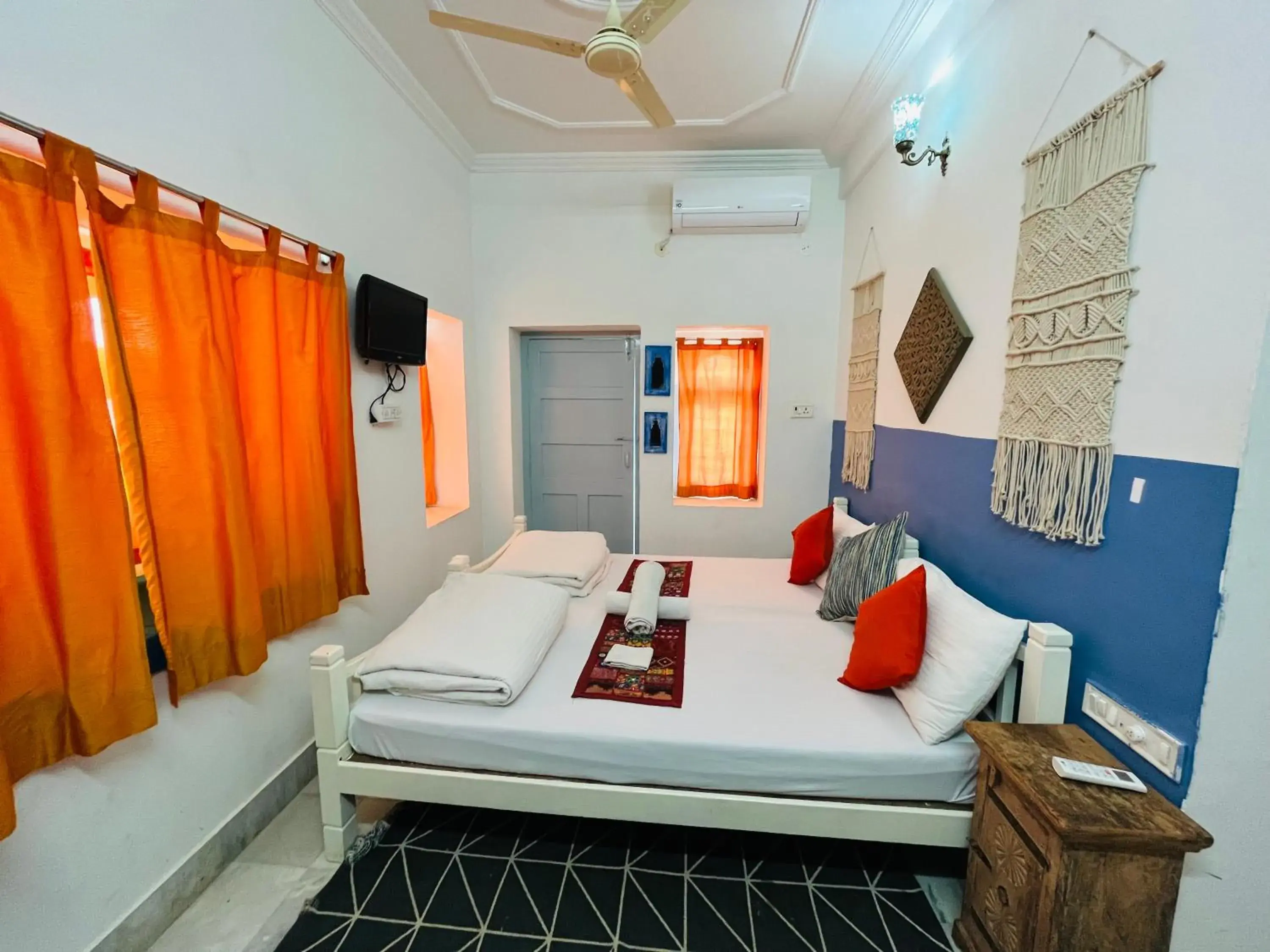 Deluxe Double or Twin Room in Jaisalmer Hostel Crowd Deluxe Double or Twin Room in Jaisalmer Hostel Crowd