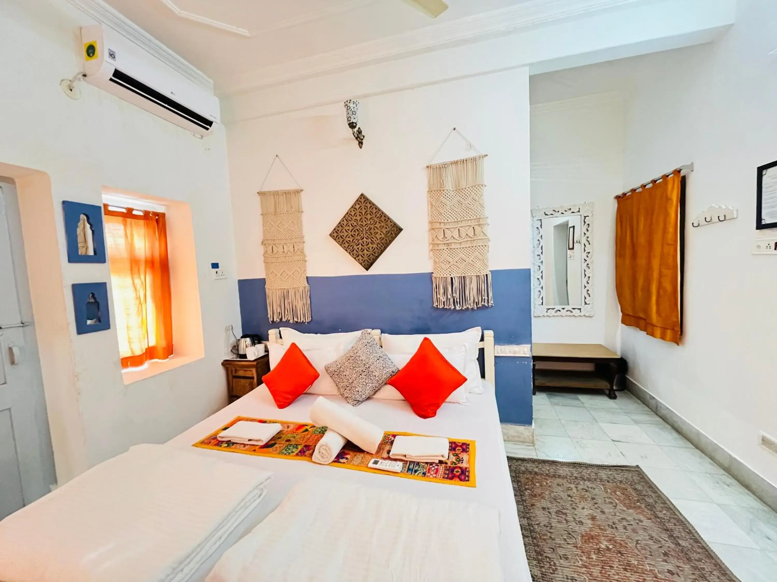 Bed in Jaisalmer Hostel Crowd Bed in Jaisalmer Hostel Crowd