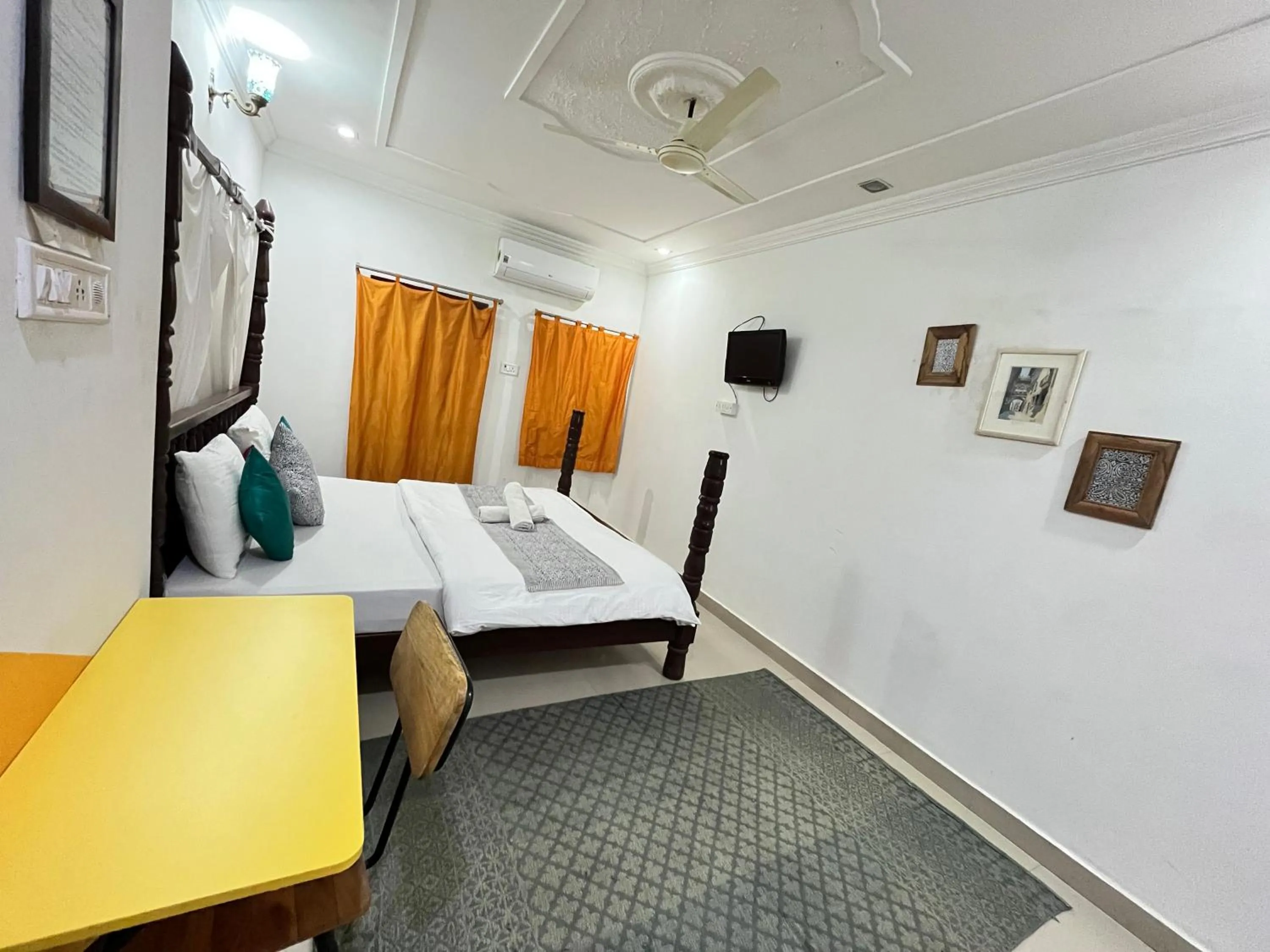 Coffee/tea facilities, Bed in Jaisalmer Hostel Crowd