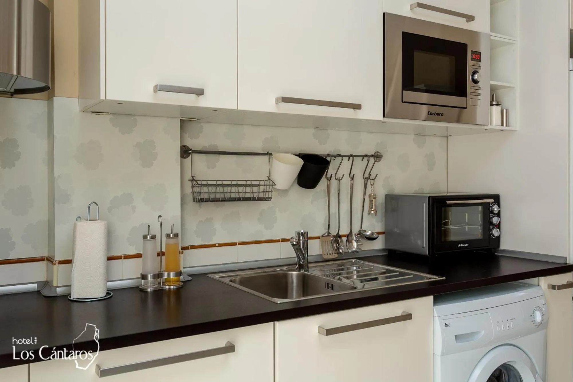 Kitchen or kitchenette in Apartamentos Los Cantaros