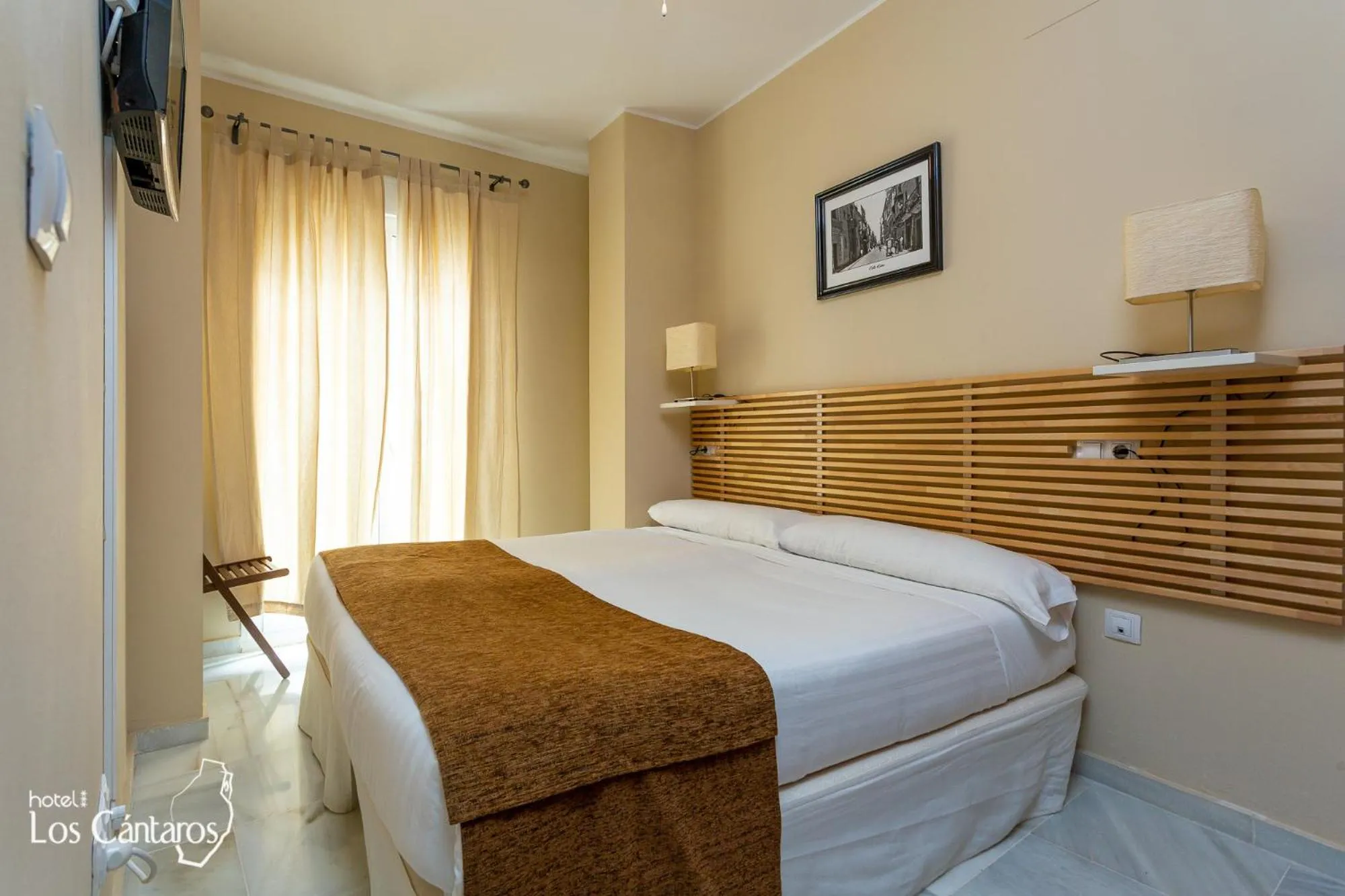 Photo of the whole room, Bed in Apartamentos Los Cantaros