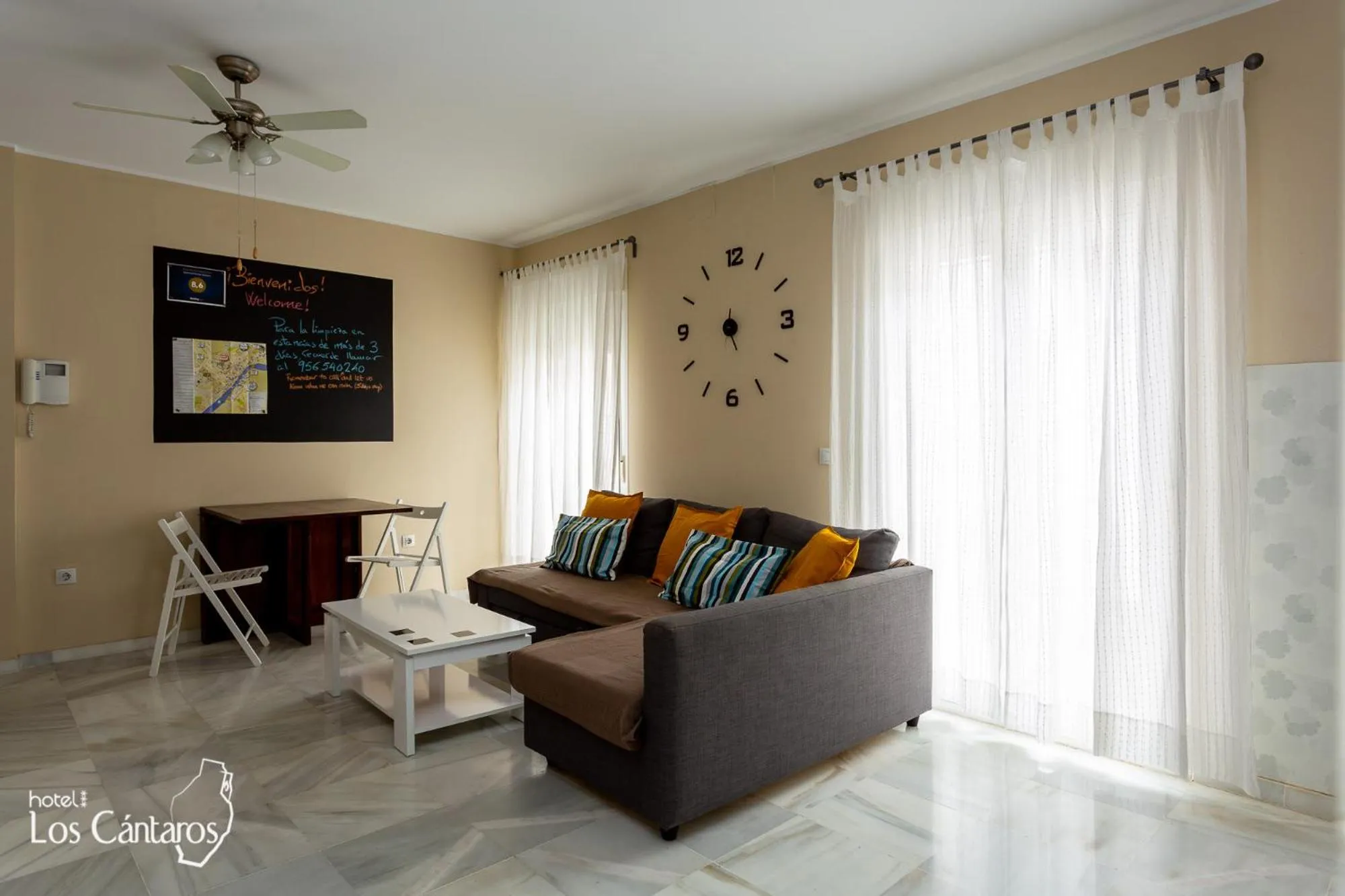 Seating area in Apartamentos Los Cantaros