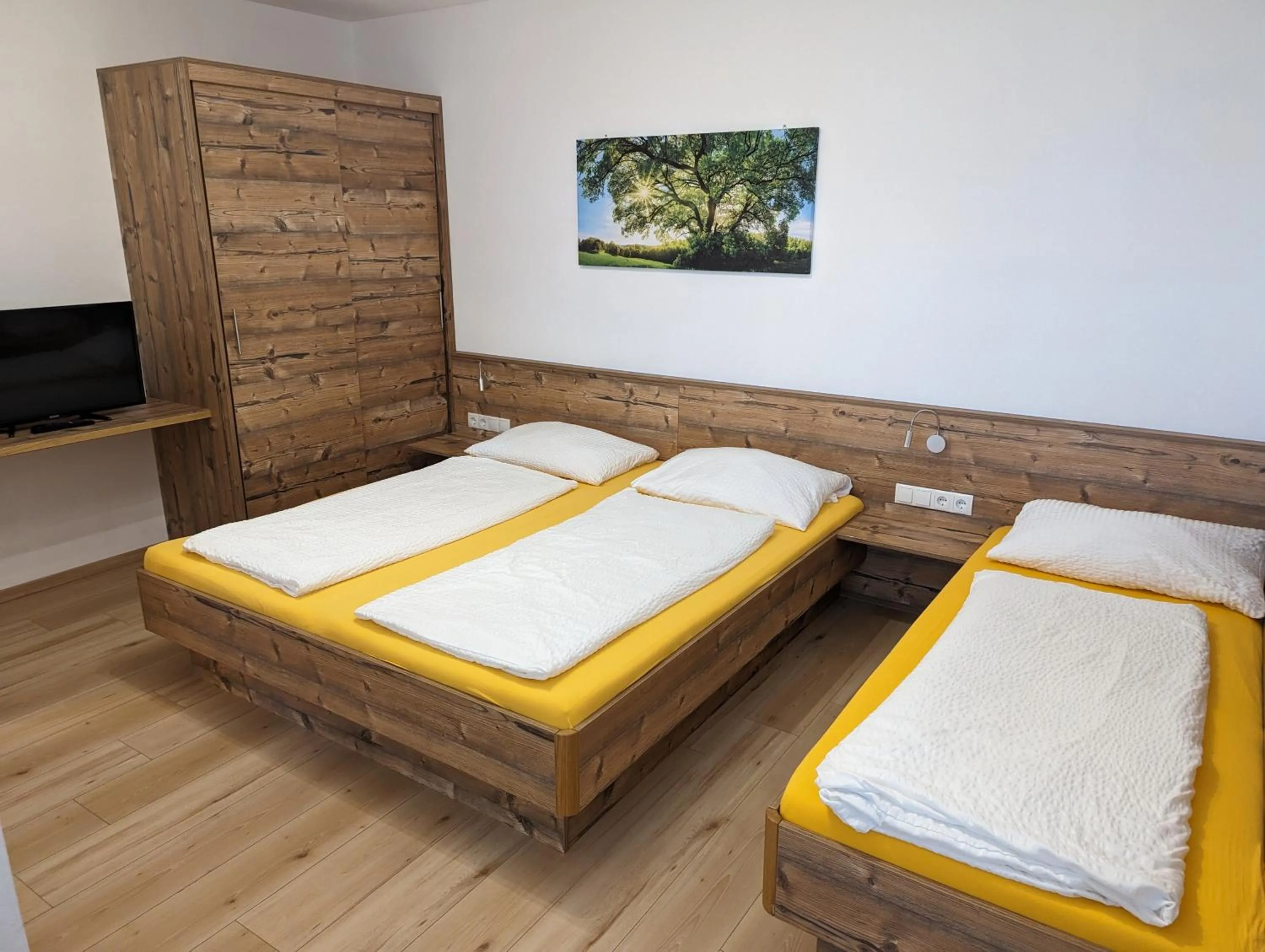 Bed in Appartements Gotthardt