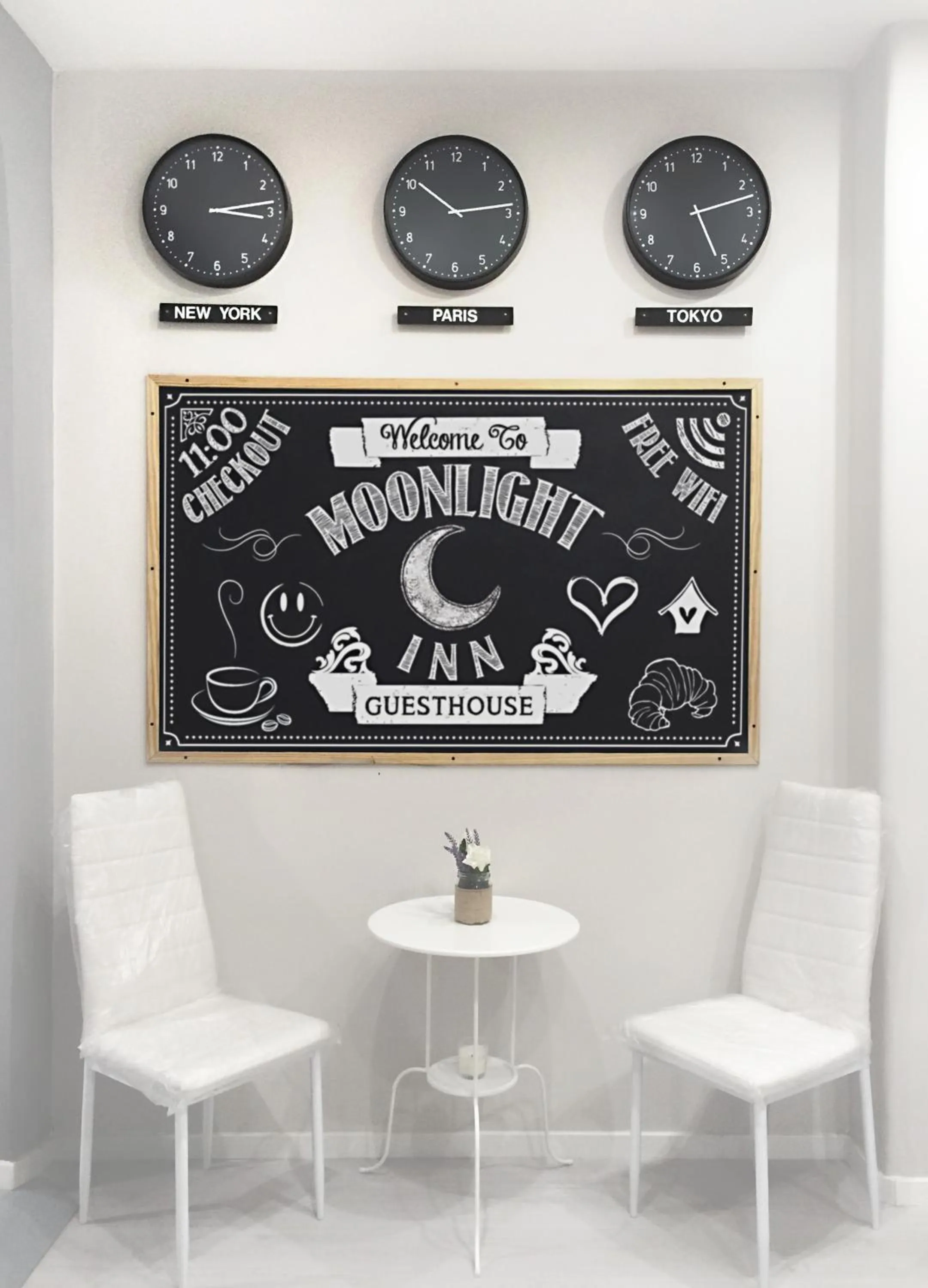 Communal lounge/ TV room in Moonlight Inn Guesthouse