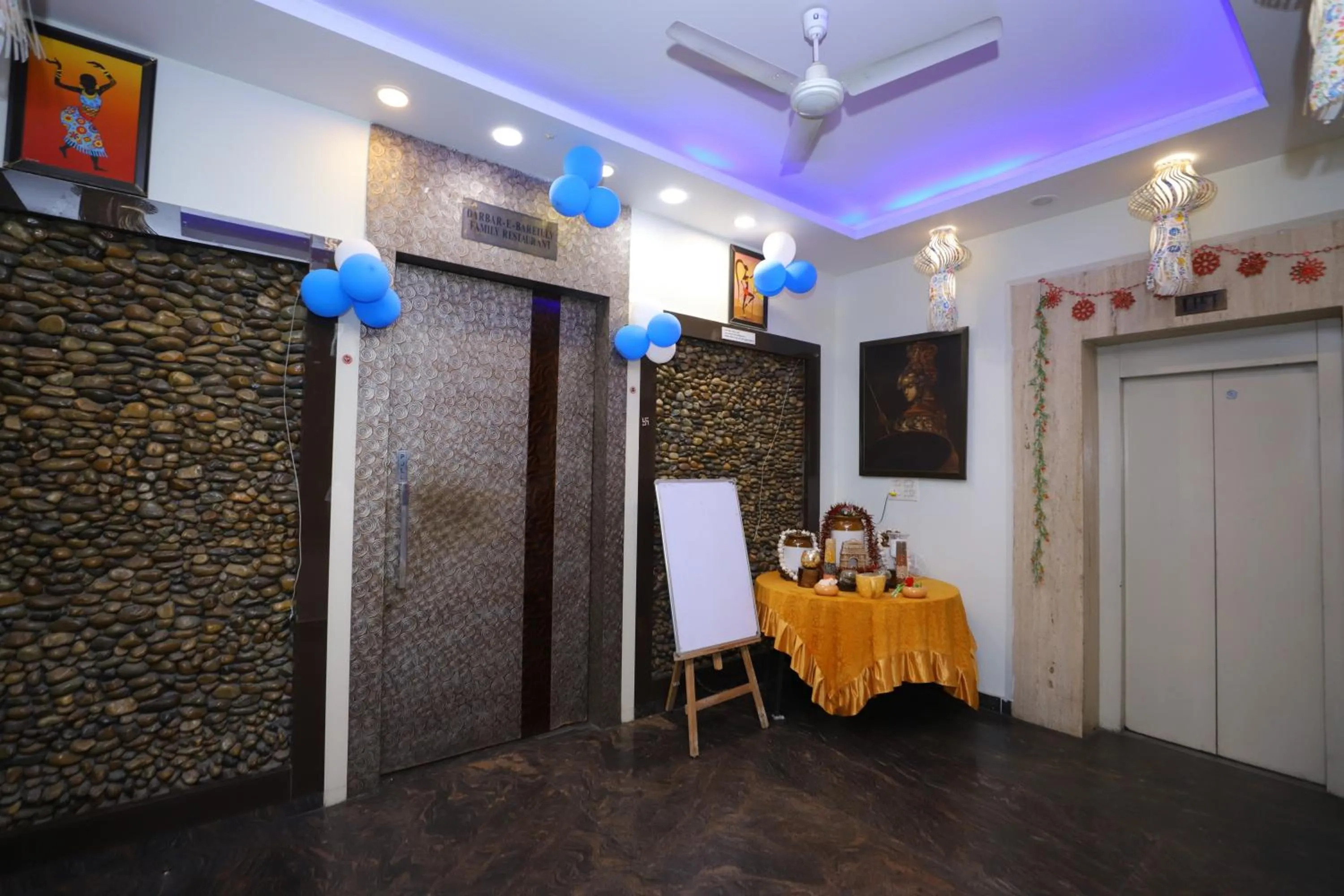 Restaurant/places to eat in JM Vistaraa