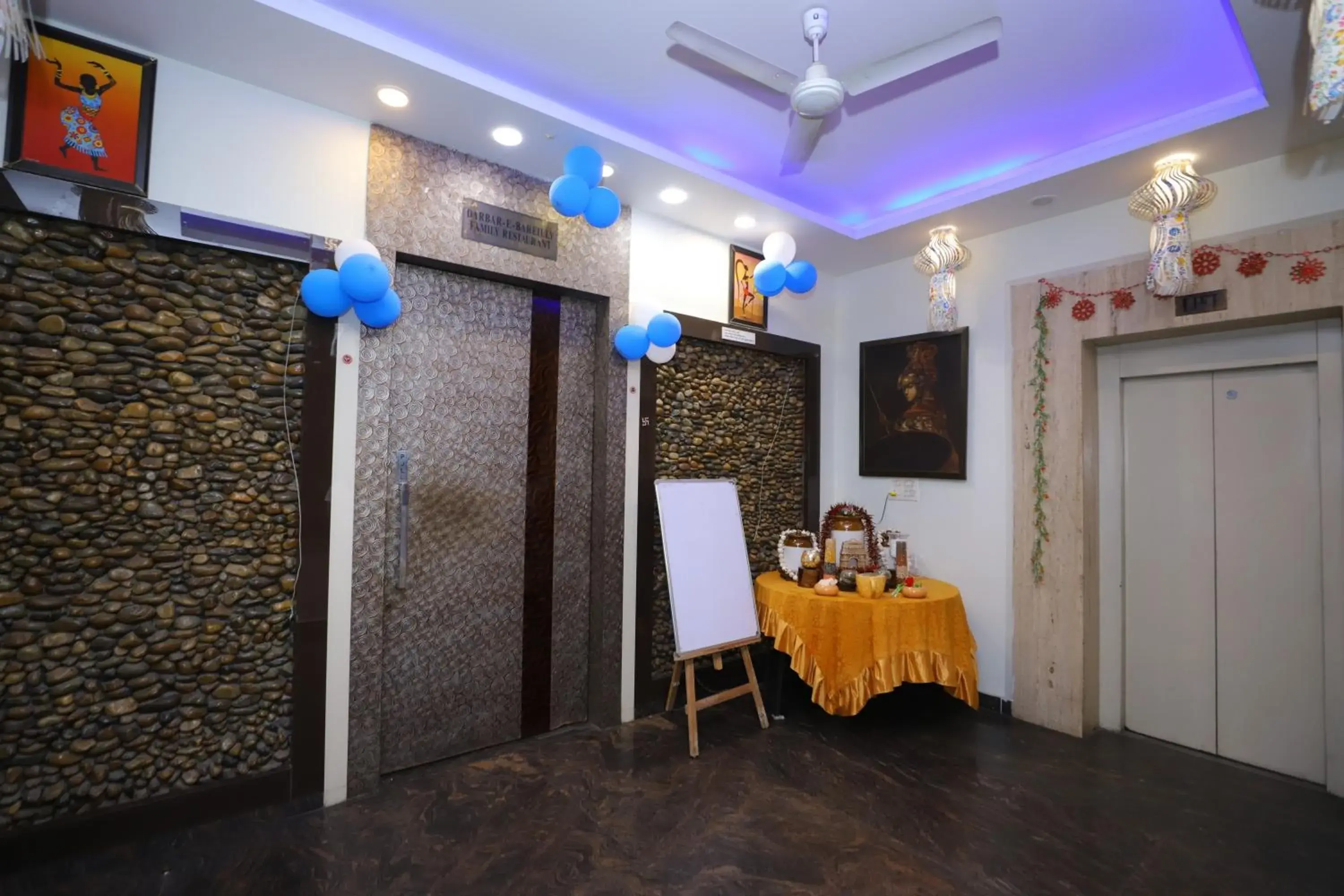 Restaurant/places to eat in JM Vistaraa Restaurant/places to eat in JM Vistaraa