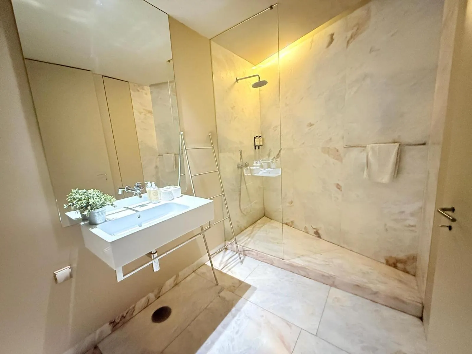Bathroom in Lisbon Finestay 8 Building Apartments