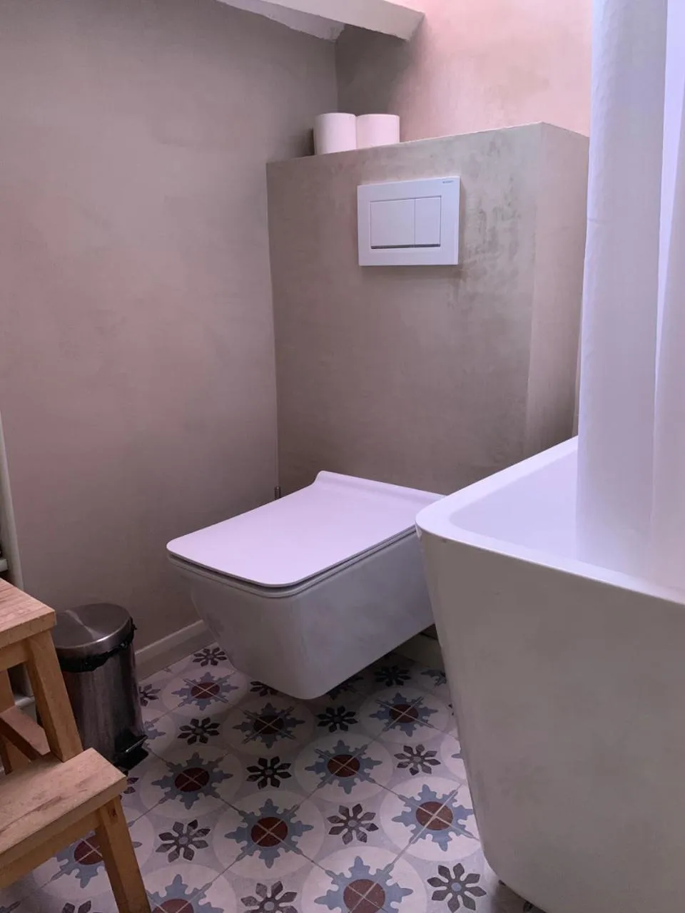 Toilet, Bed in Hotel Salvators